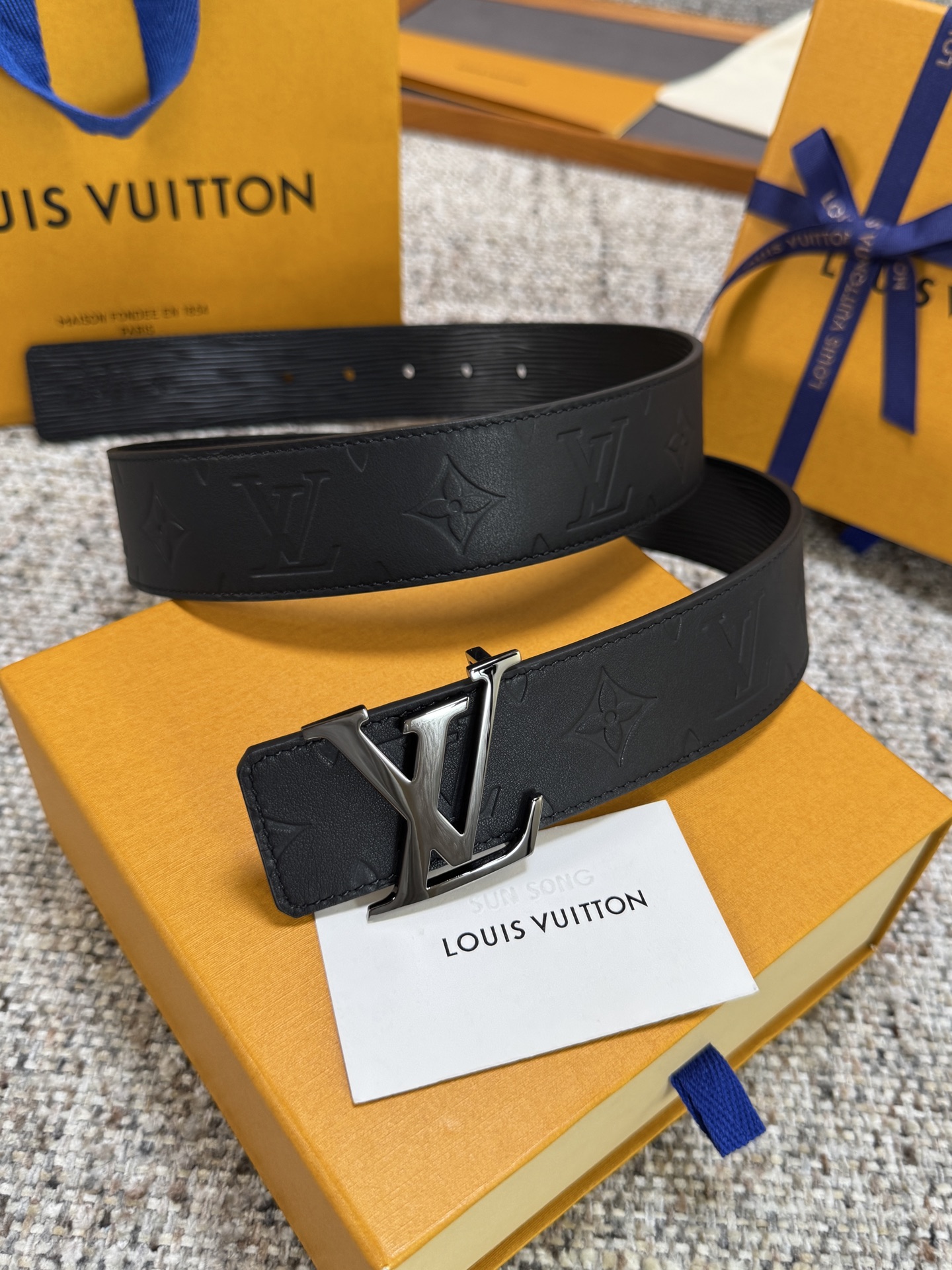 Louis Vuitton LV腰带 平纹压花水波纹底系列 原厂五金 精致手工绘边 柔软舒适 宽4.0