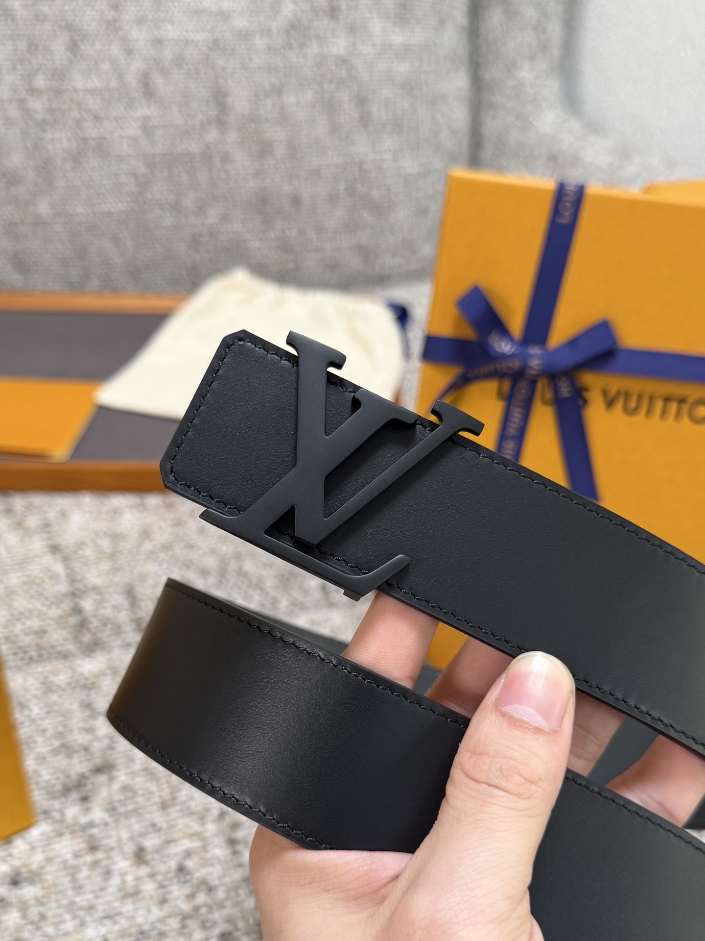 Louis Vuitton LV腰带 双面平纹系列 原厂五金 精致手工绘边 柔软舒适 宽4.0