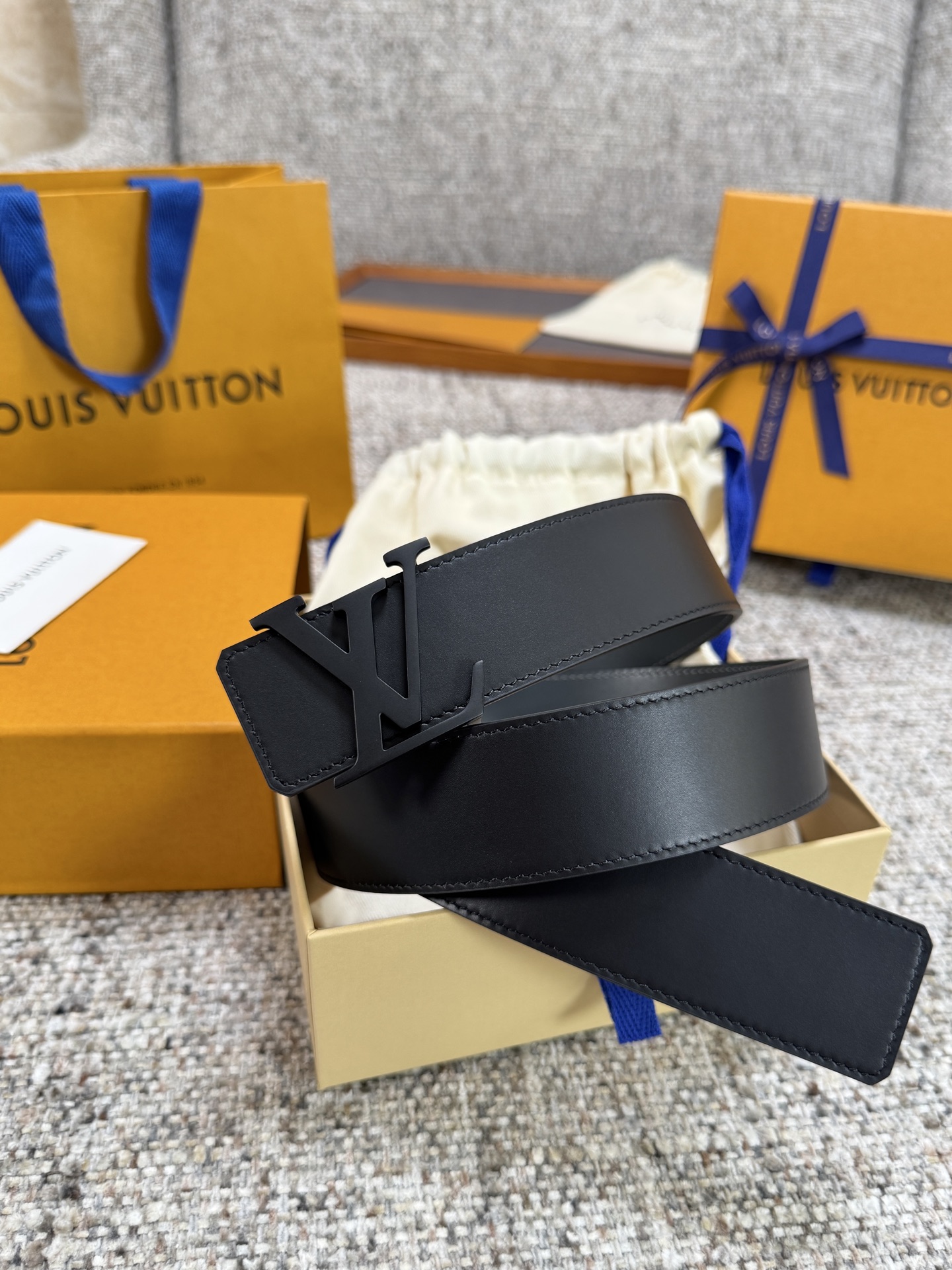 Louis Vuitton LV腰带 双面平纹系列 原厂五金 精致手工绘边 柔软舒适 宽4.0