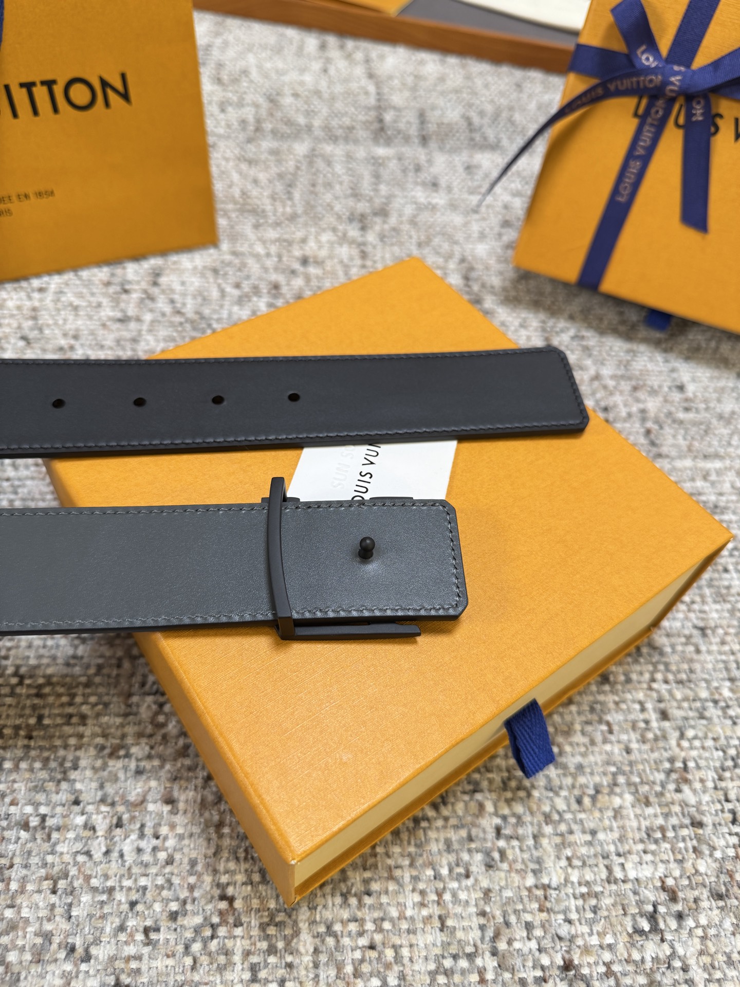 Louis Vuitton LV腰带 双面平纹系列 原厂五金 精致手工绘边 柔软舒适 宽4.0