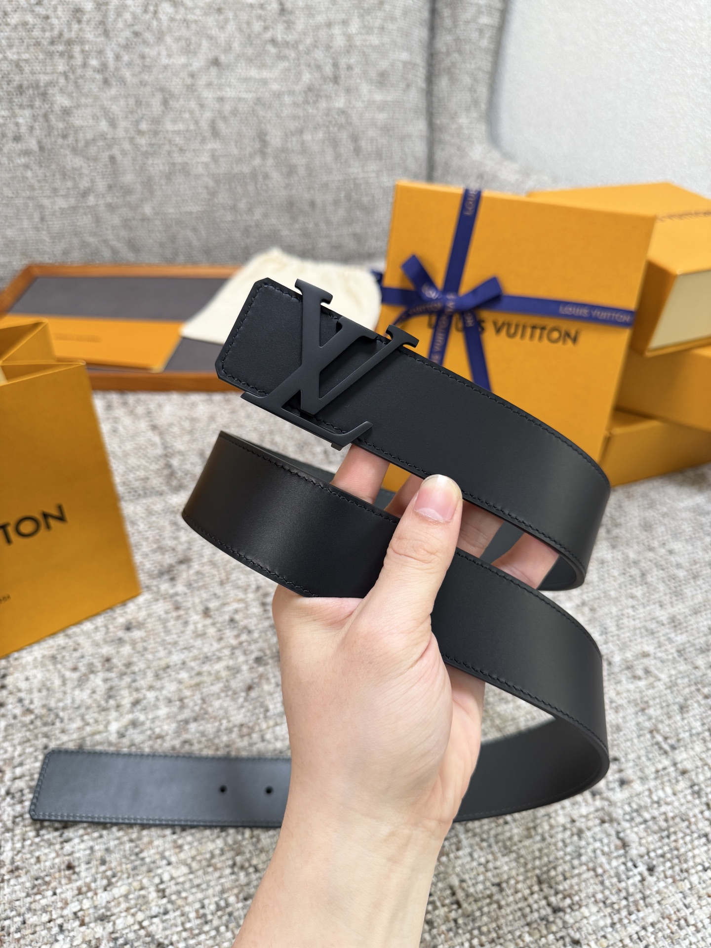 Louis Vuitton LV腰带 双面平纹系列 原厂五金 精致手工绘边 柔软舒适 宽4.0