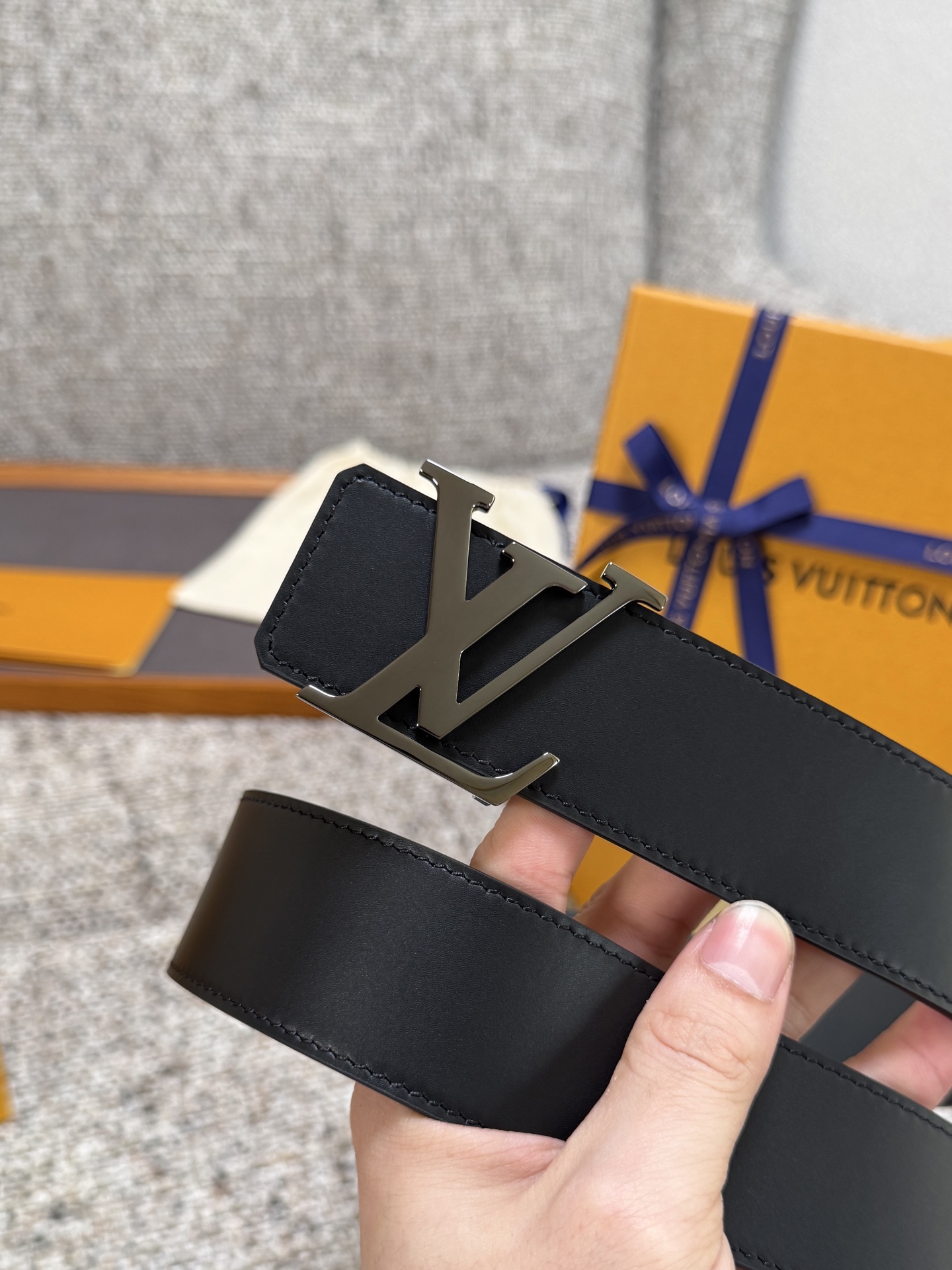 Louis Vuitton LV腰带 双面平纹系列 原厂五金 精致手工绘边 柔软舒适 宽4.0