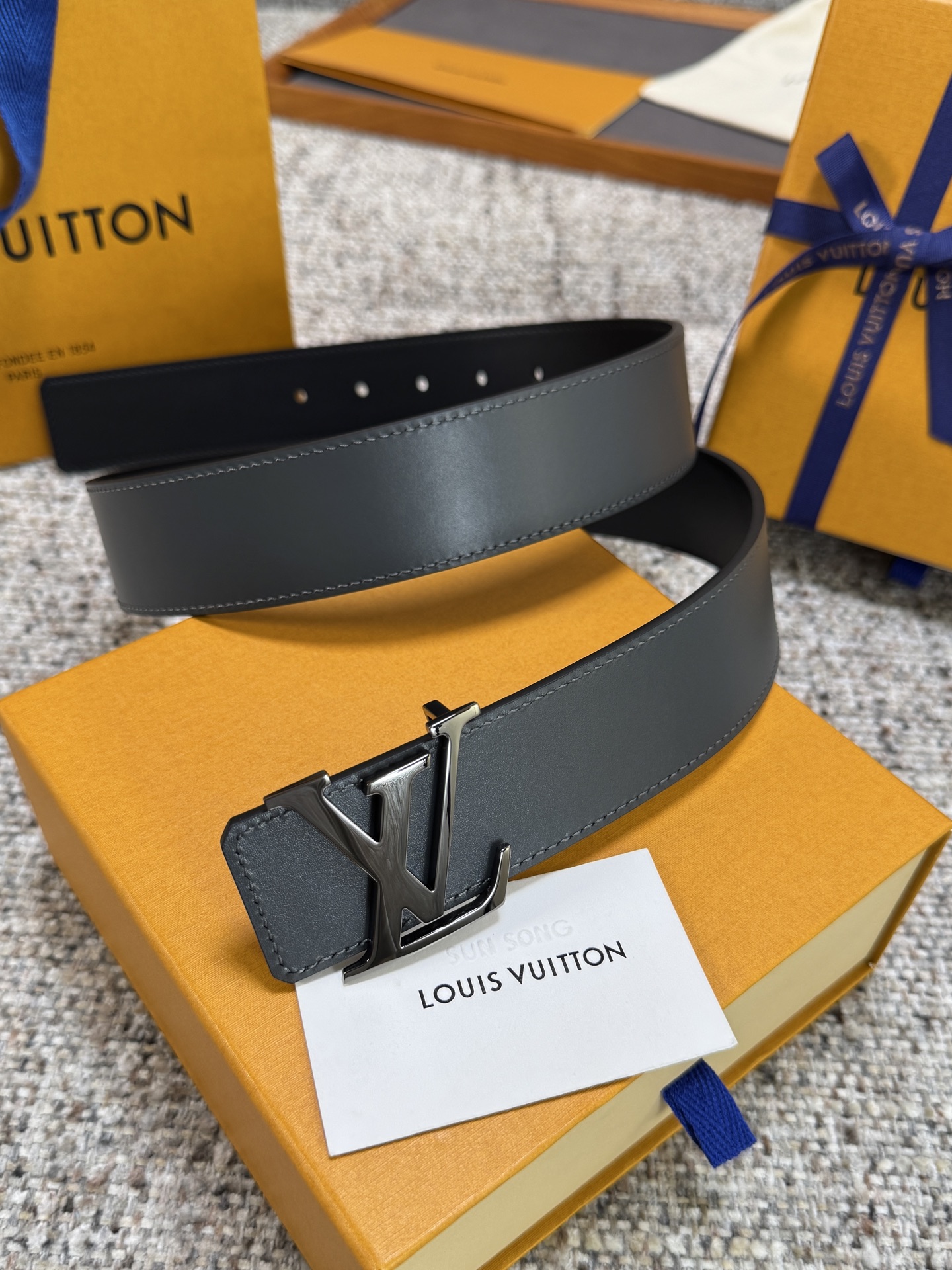 Louis Vuitton LV腰带 双面平纹系列 原厂五金 精致手工绘边 柔软舒适 宽4.0