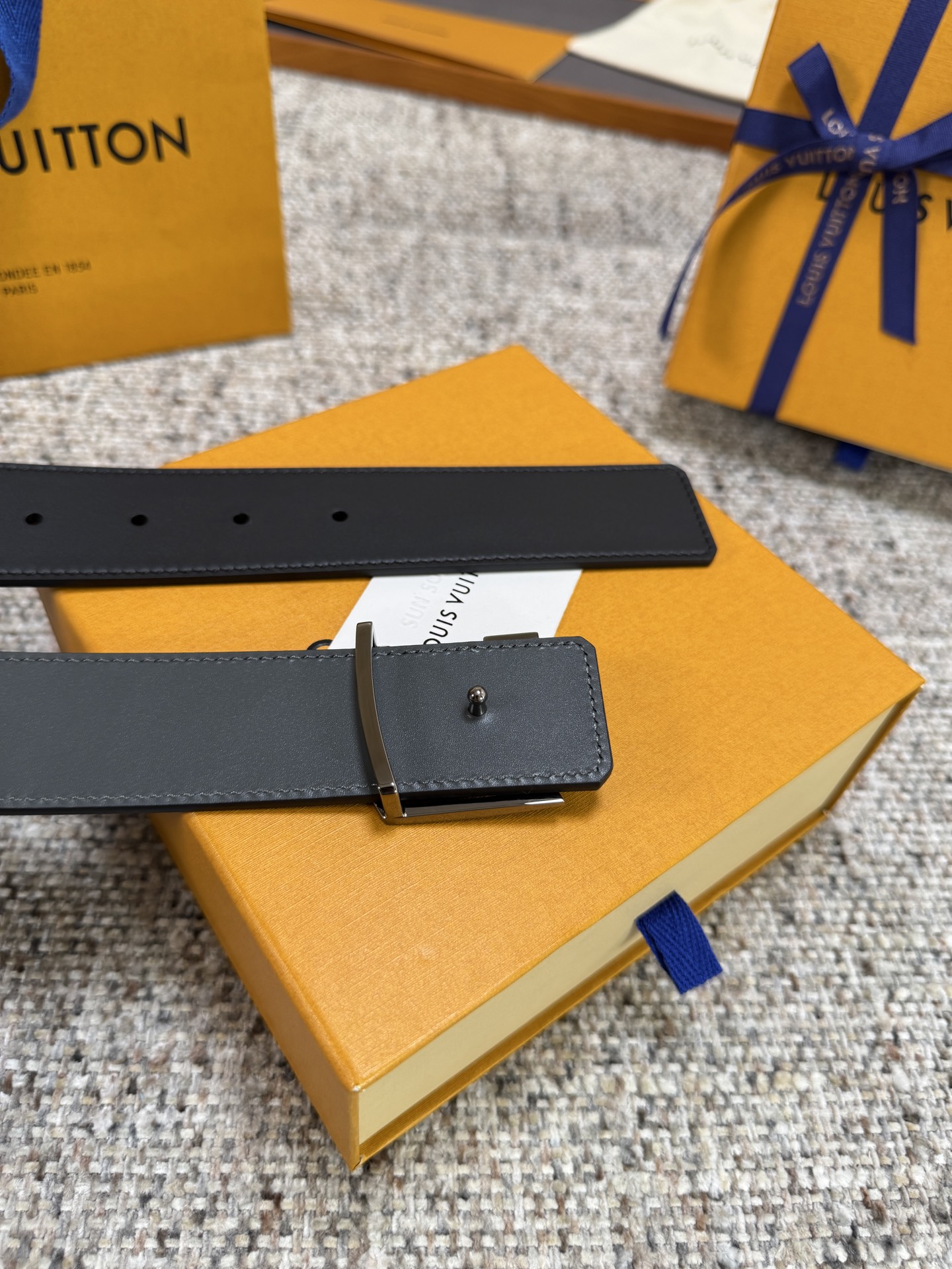 Louis Vuitton LV腰带 双面平纹系列 原厂五金 精致手工绘边 柔软舒适 宽4.0