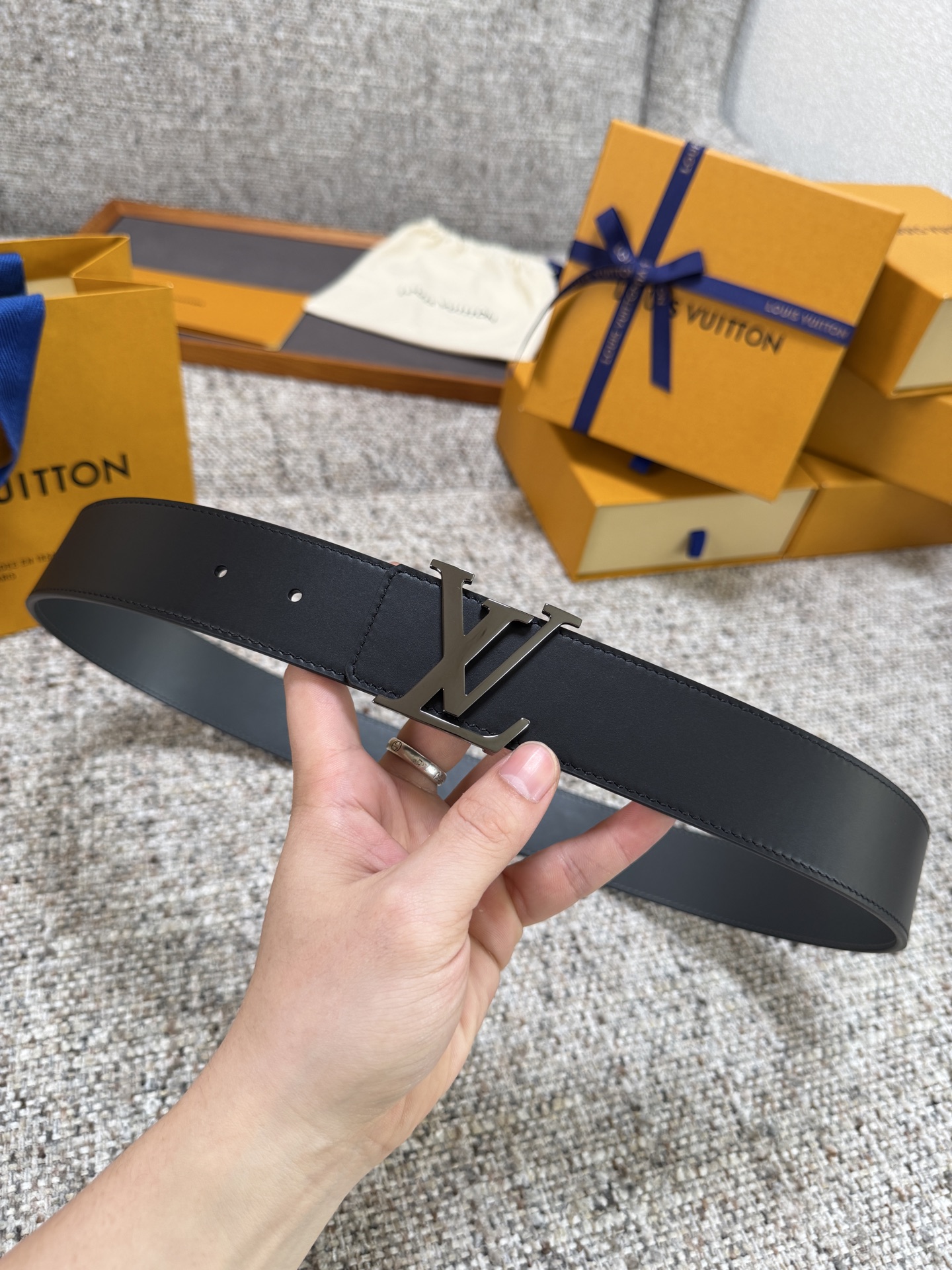 Louis Vuitton LV腰带 双面平纹系列 原厂五金 精致手工绘边 柔软舒适 宽4.0