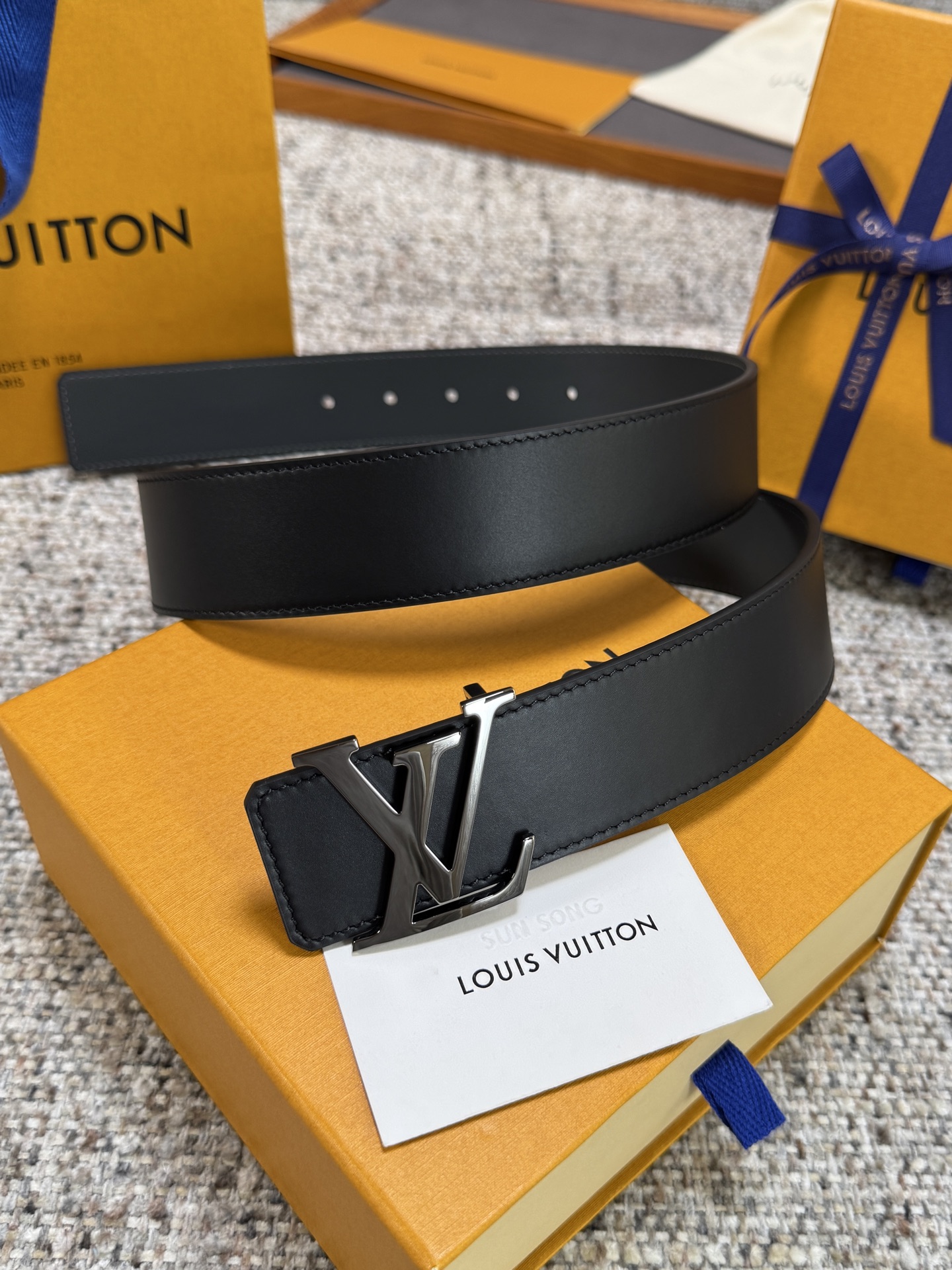 Louis Vuitton LV腰带 双面平纹系列 原厂五金 精致手工绘边 柔软舒适 宽4.0