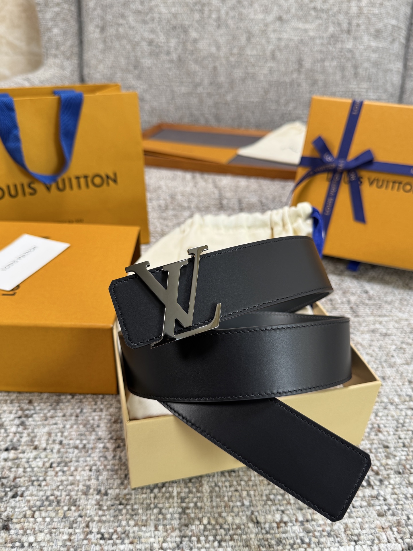 Louis Vuitton LV腰带 双面平纹系列 原厂五金 精致手工绘边 柔软舒适 宽4.0