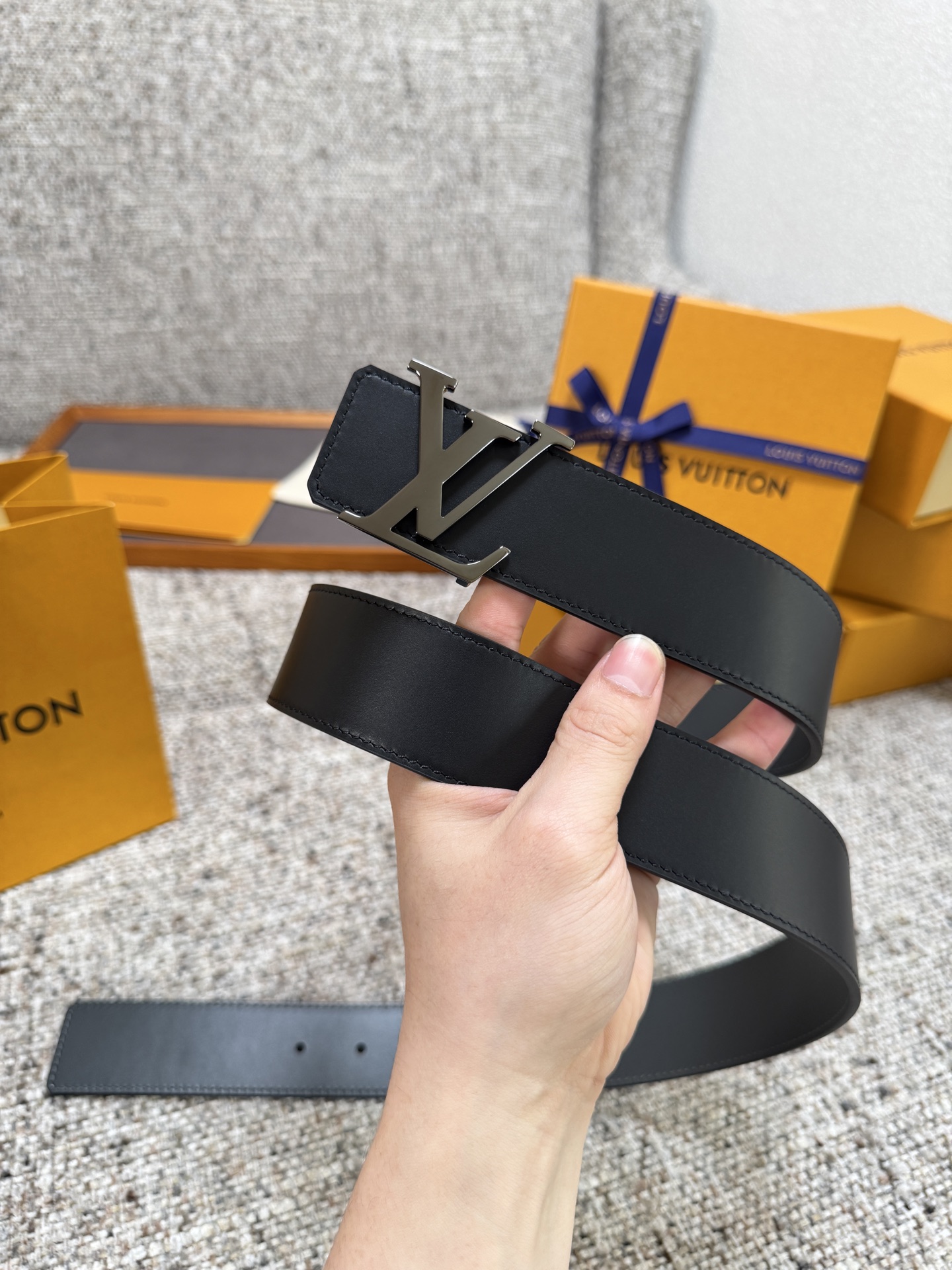 Louis Vuitton LV腰带 双面平纹系列 原厂五金 精致手工绘边 柔软舒适 宽4.0