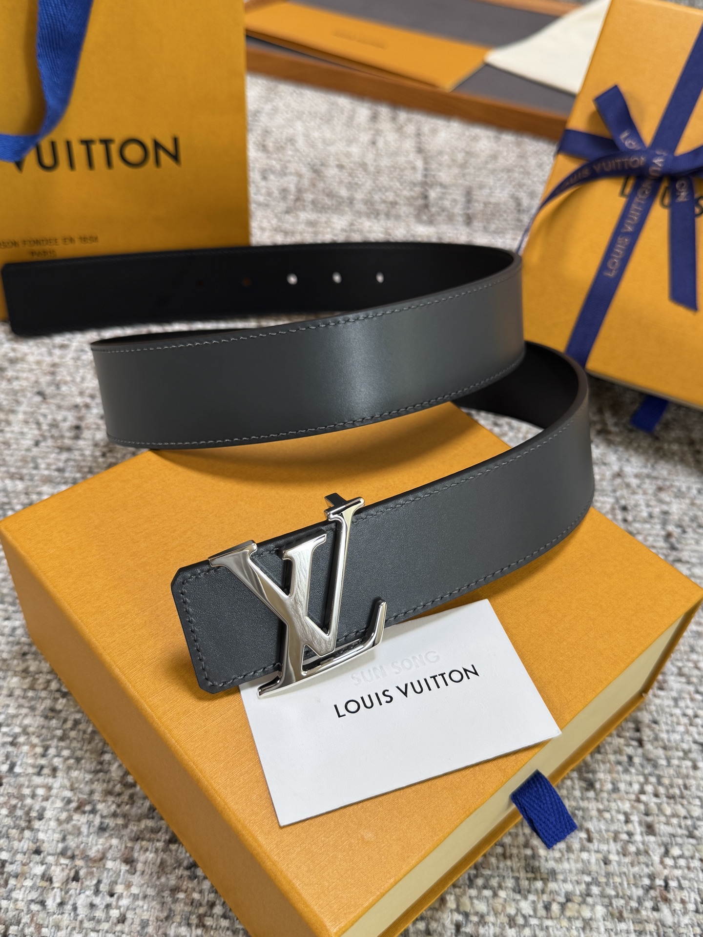 Louis Vuitton LV腰带 双面平纹系列 原厂五金 精致手工绘边 柔软舒适 宽4.0