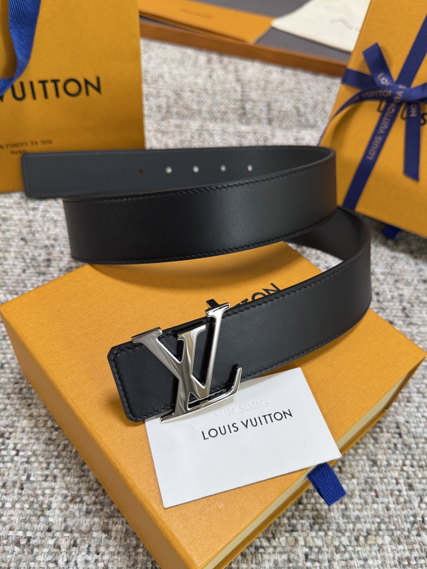 Louis Vuitton LV腰带 双面平纹系列 原厂五金 精致手工绘边 柔软舒适 宽4.0