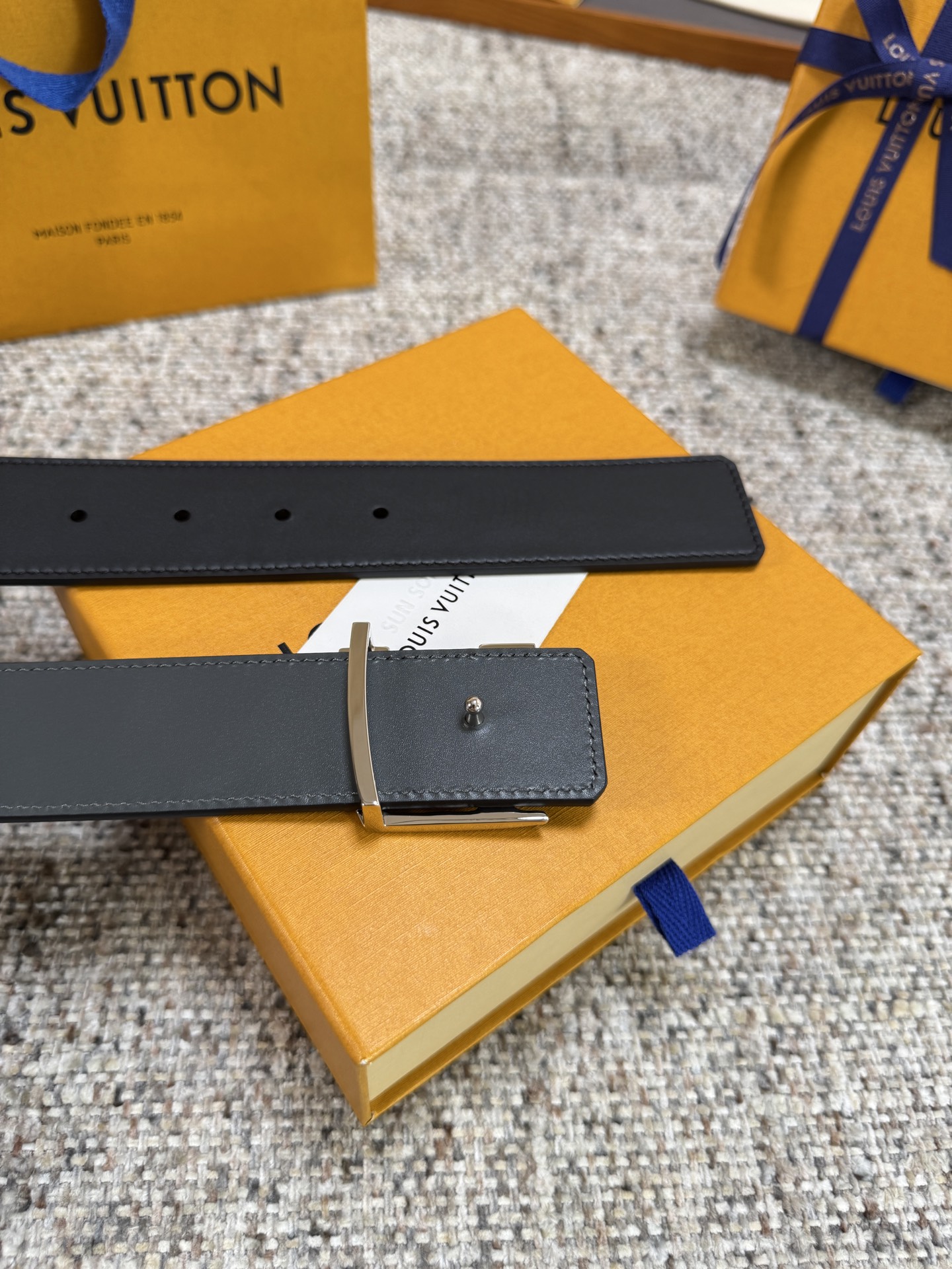 Louis Vuitton LV腰带 双面平纹系列 原厂五金 精致手工绘边 柔软舒适 宽4.0