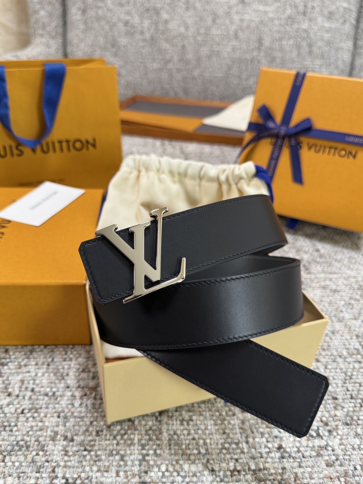 Louis Vuitton LV腰带 双面平纹系列 原厂五金 精致手工绘边 柔软舒适 宽4.0