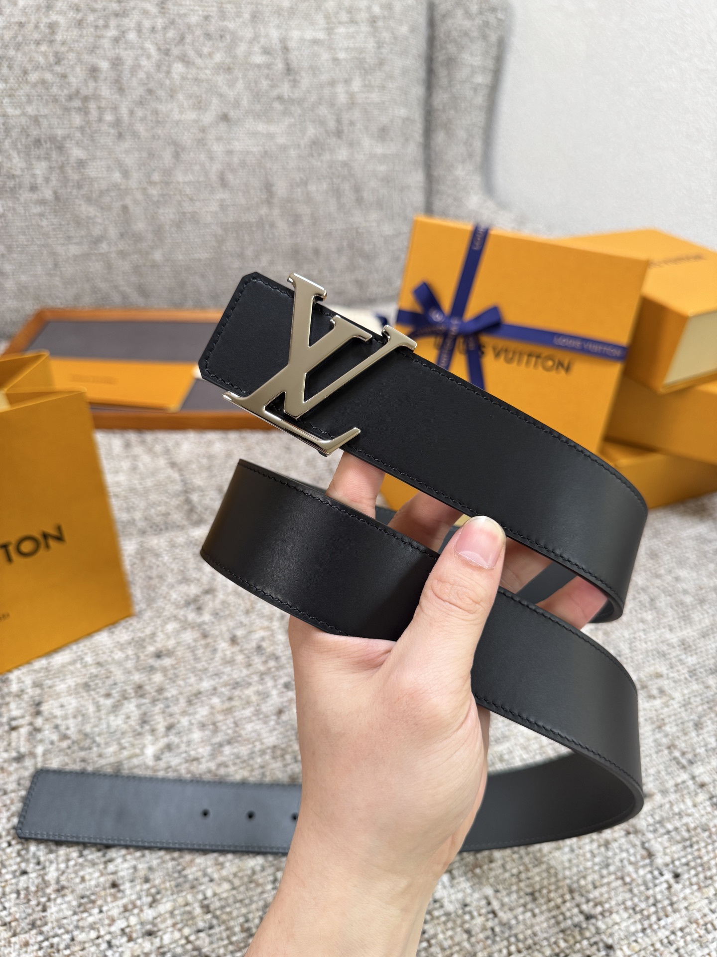 Louis Vuitton LV腰带 双面平纹系列 原厂五金 精致手工绘边 柔软舒适 宽4.0