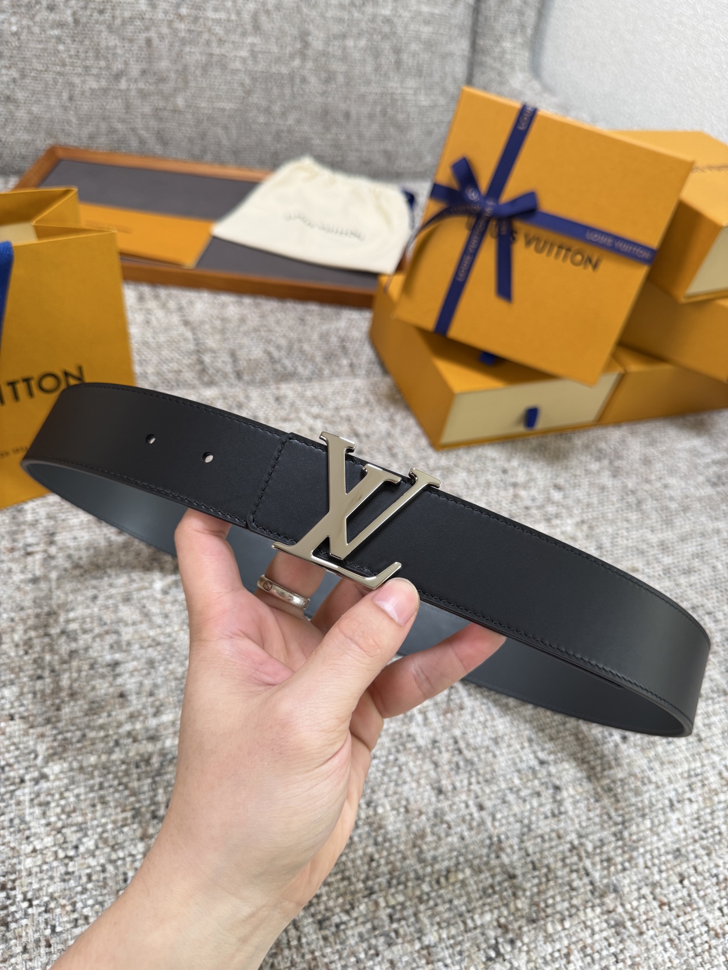 Louis Vuitton LV腰带 双面平纹系列 原厂五金 精致手工绘边 柔软舒适 宽4.0