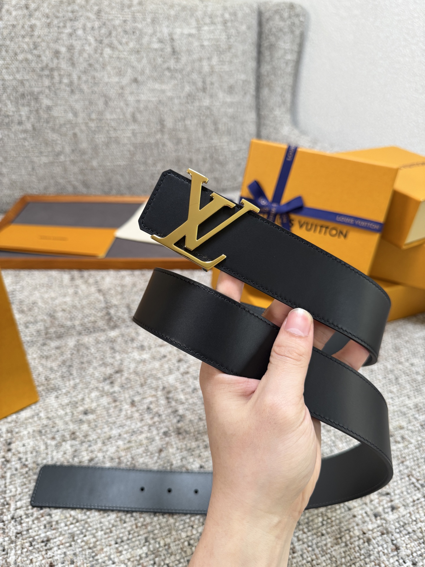 Louis Vuitton LV腰带 双面平纹系列 原厂五金 精致手工绘边 柔软舒适 宽4.0