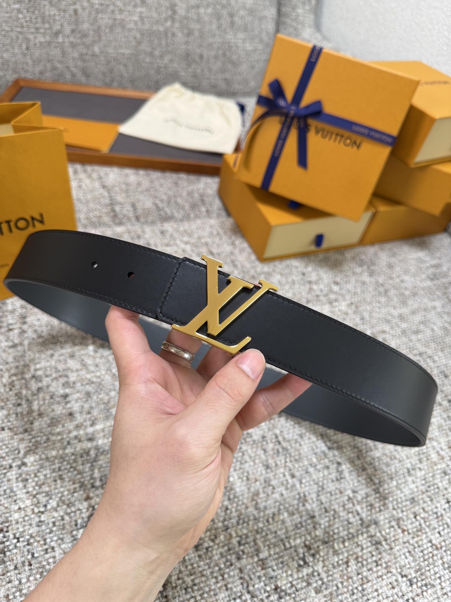 Louis Vuitton LV腰带 双面平纹系列 原厂五金 精致手工绘边 柔软舒适 宽4.0