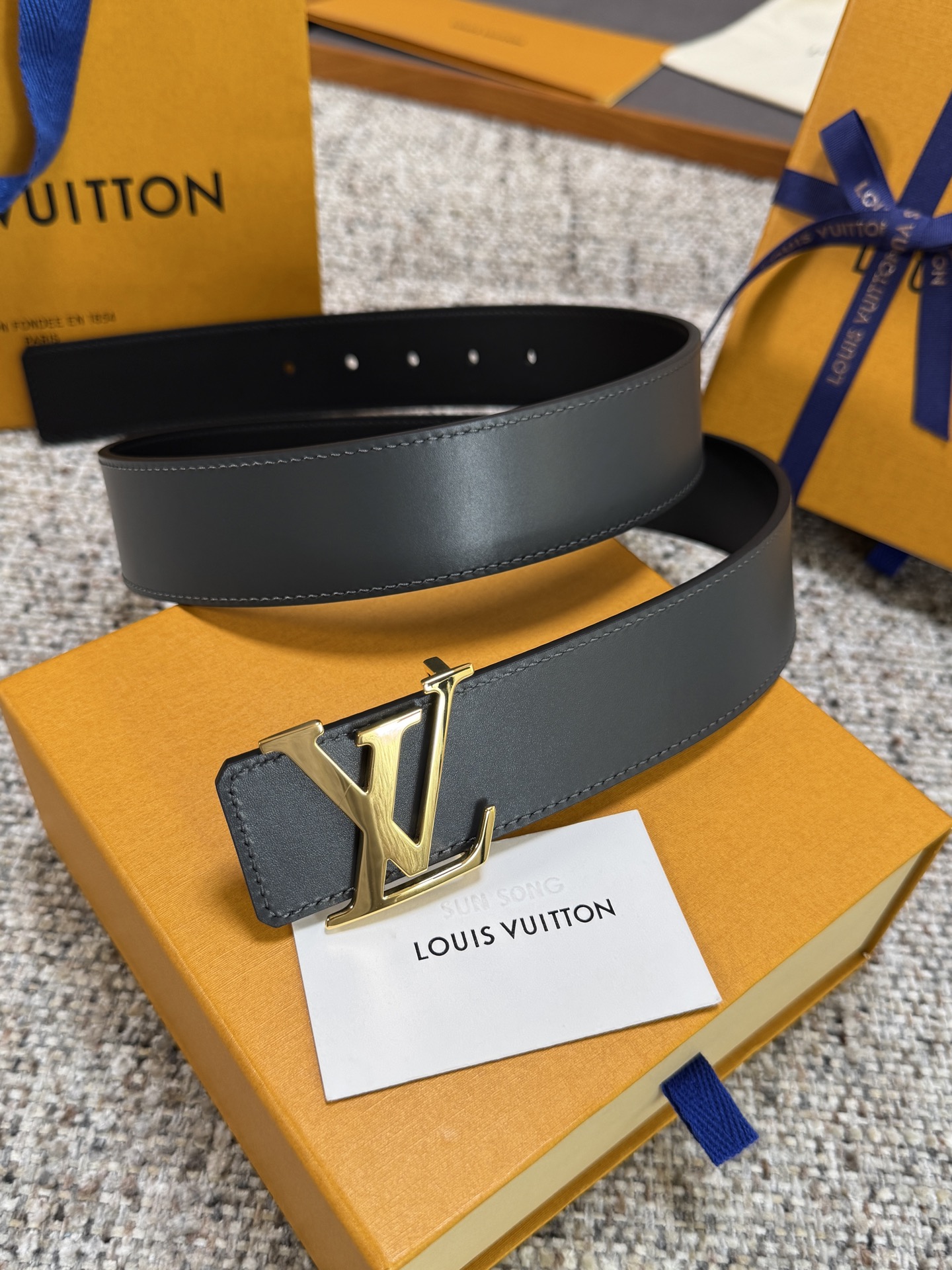 Louis Vuitton LV腰带 双面平纹系列 原厂五金 精致手工绘边 柔软舒适 宽4.0