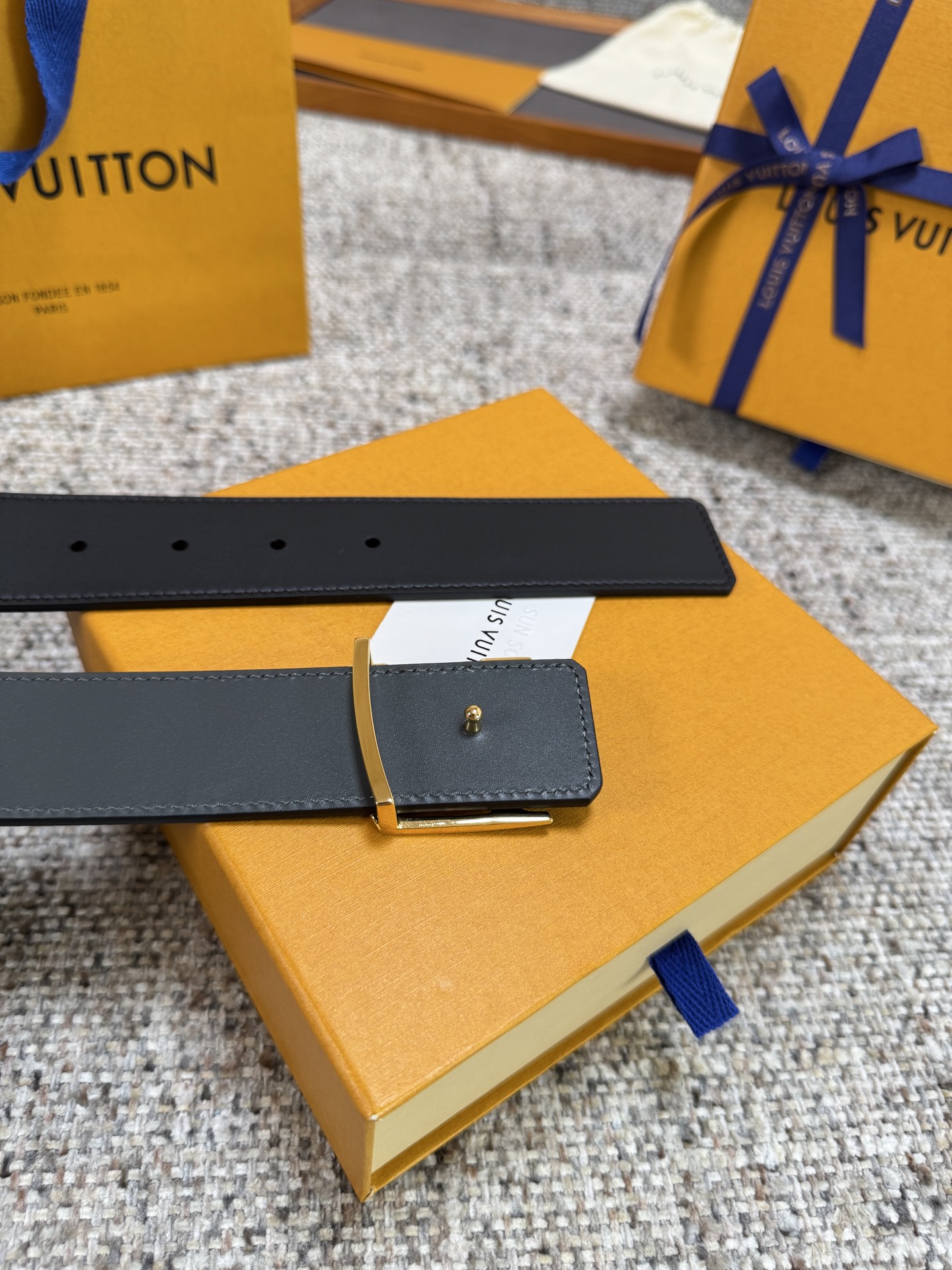 Louis Vuitton LV腰带 双面平纹系列 原厂五金 精致手工绘边 柔软舒适 宽4.0