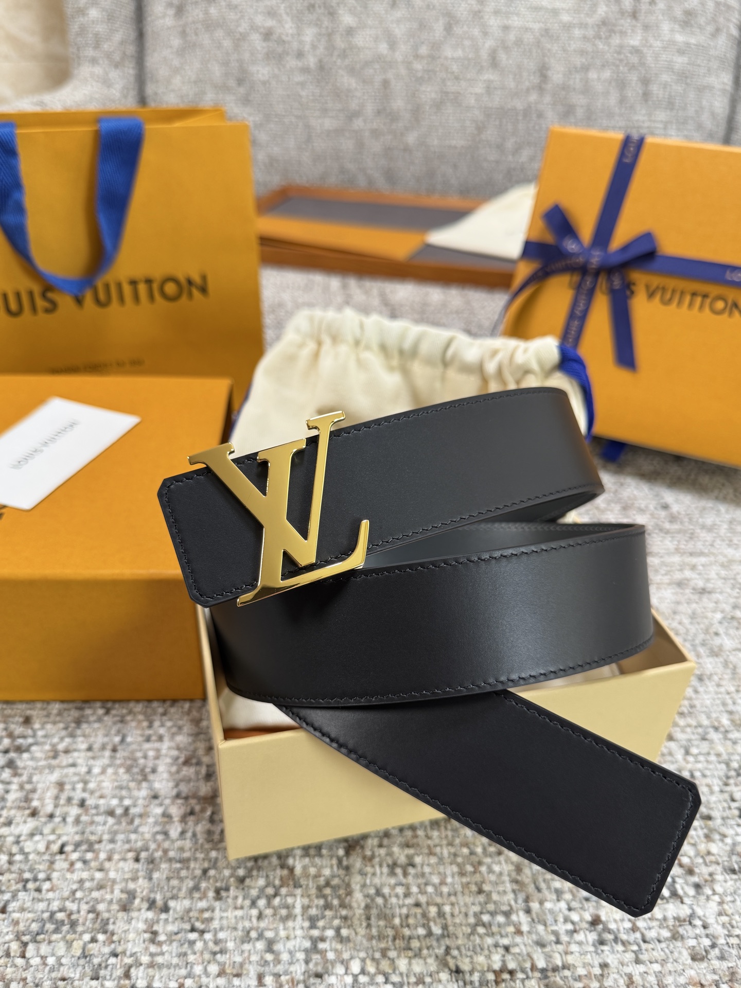 Louis Vuitton LV腰带 双面平纹系列 原厂五金 精致手工绘边 柔软舒适 宽4.0