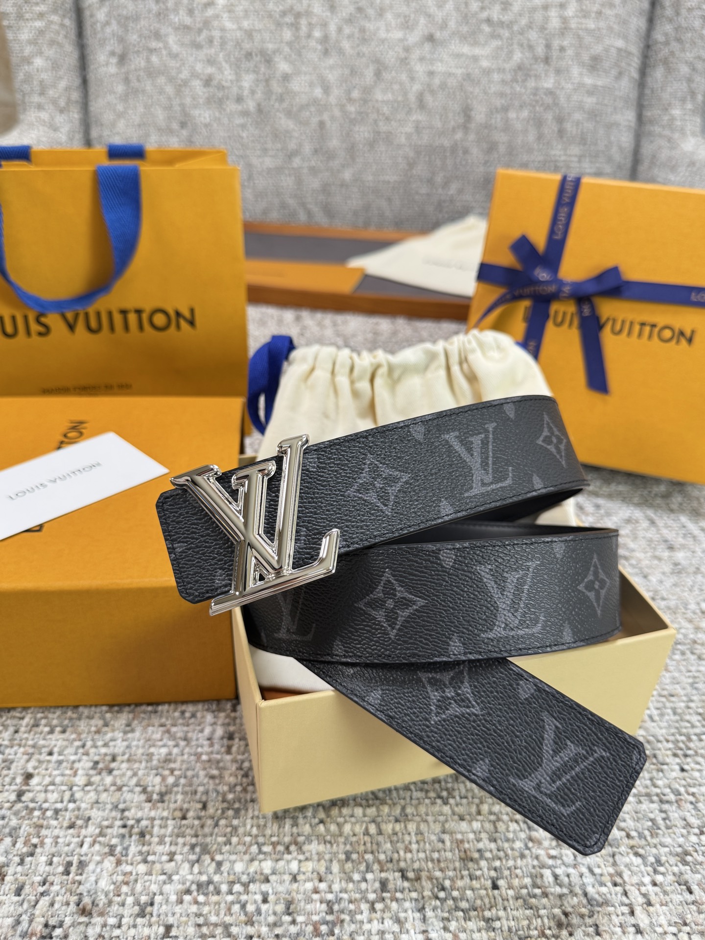 Louis Vuitton LV腰带 PVC皮底系列 原厂五金 精致手工绘边 柔软舒适 宽4.0