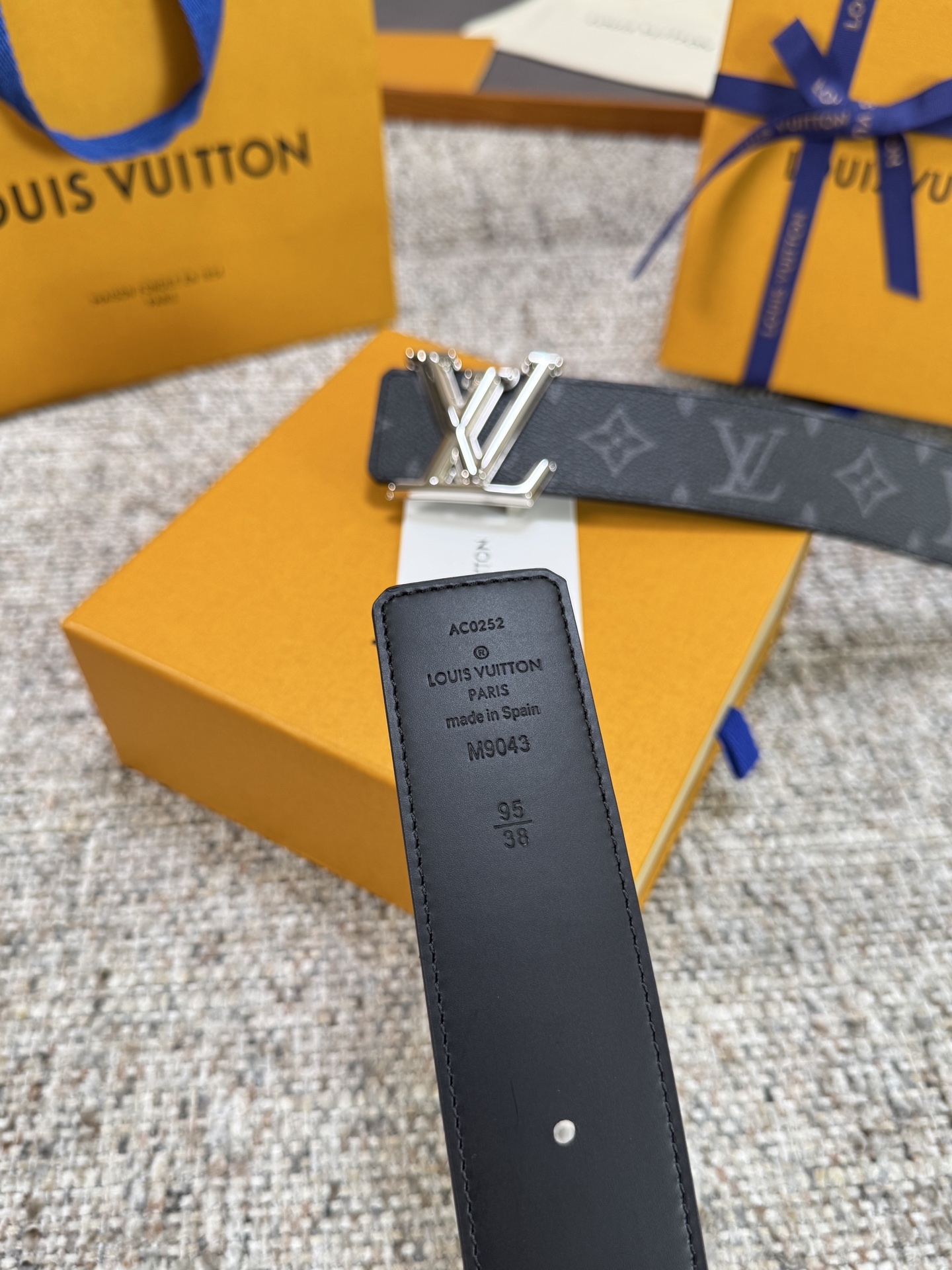 Louis Vuitton LV腰带 PVC皮底系列 原厂五金 精致手工绘边 柔软舒适 宽4.0