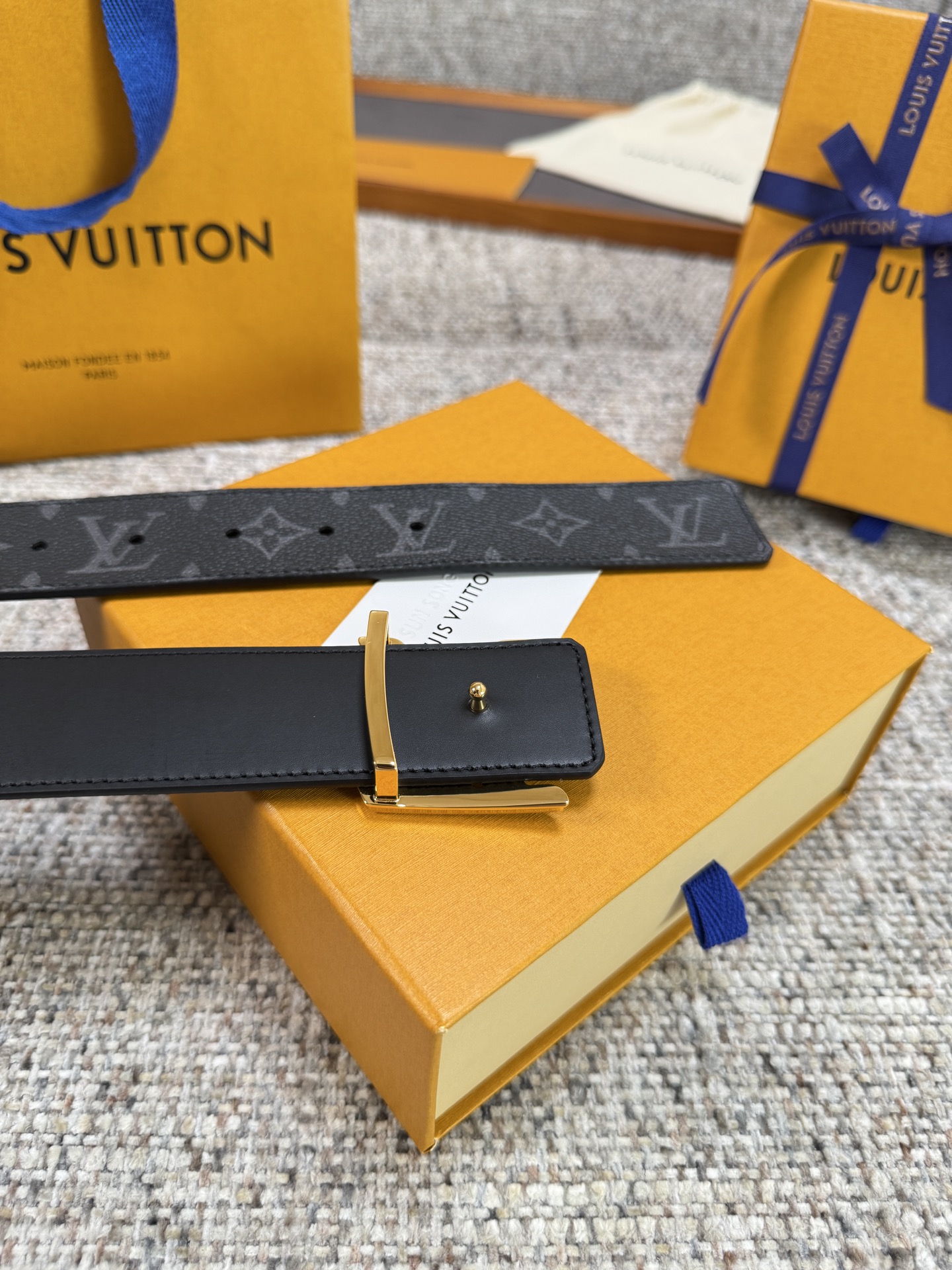 Louis Vuitton LV腰带 PVC皮底系列 原厂五金 精致手工绘边 柔软舒适 宽4.0
