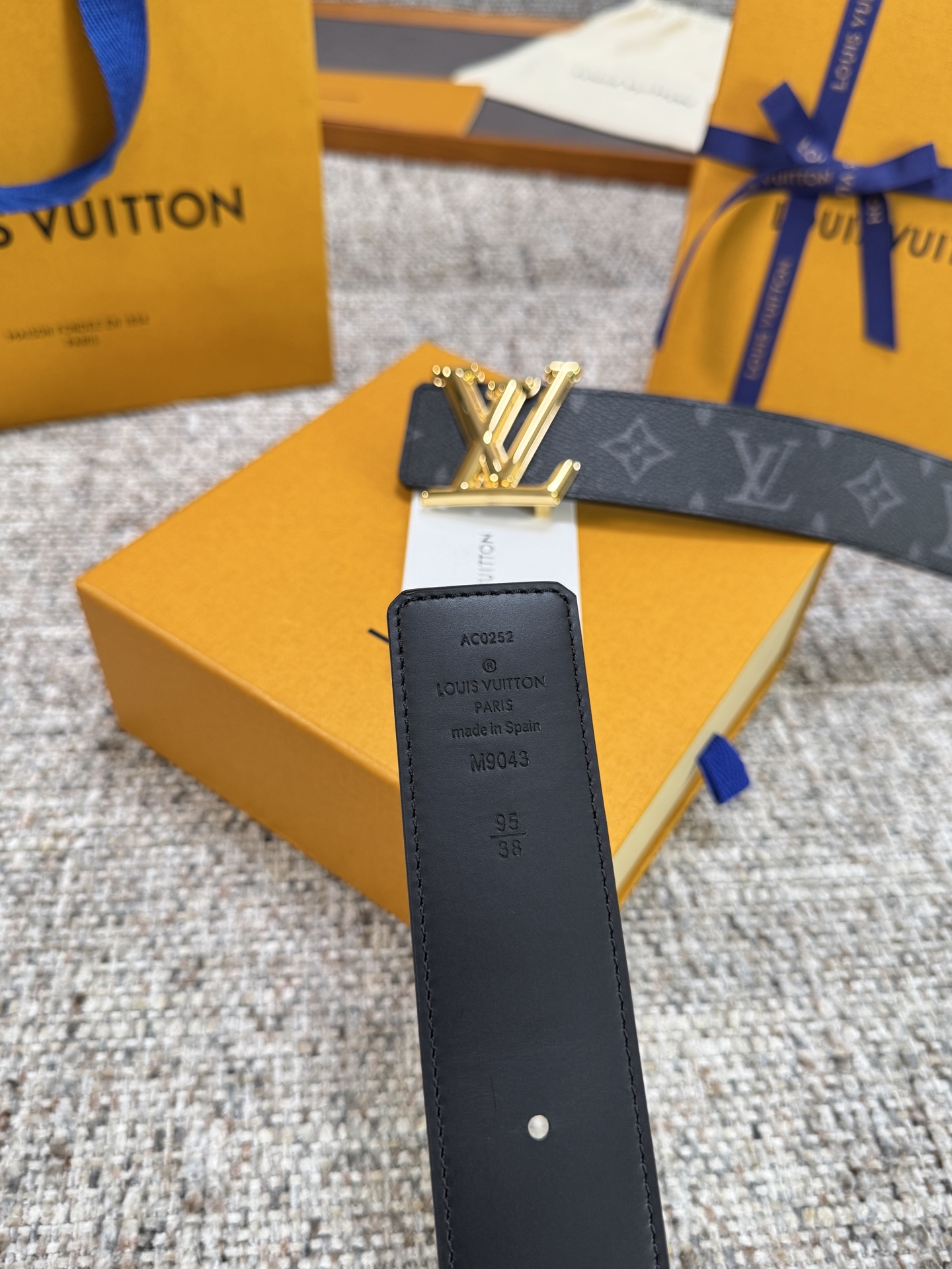Louis Vuitton LV腰带 PVC皮底系列 原厂五金 精致手工绘边 柔软舒适 宽4.0