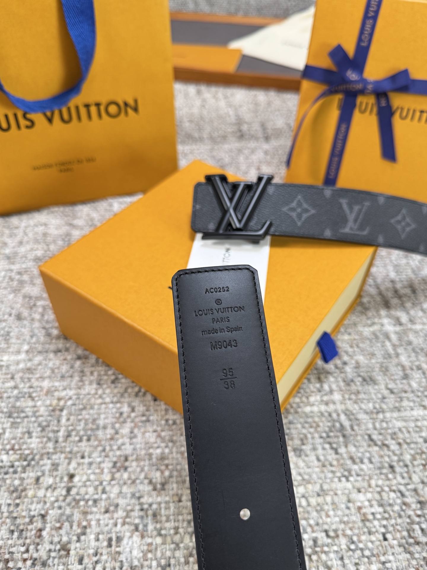 Louis Vuitton LV腰带 PVC皮底系列 原厂五金 精致手工绘边 柔软舒适 宽4.0