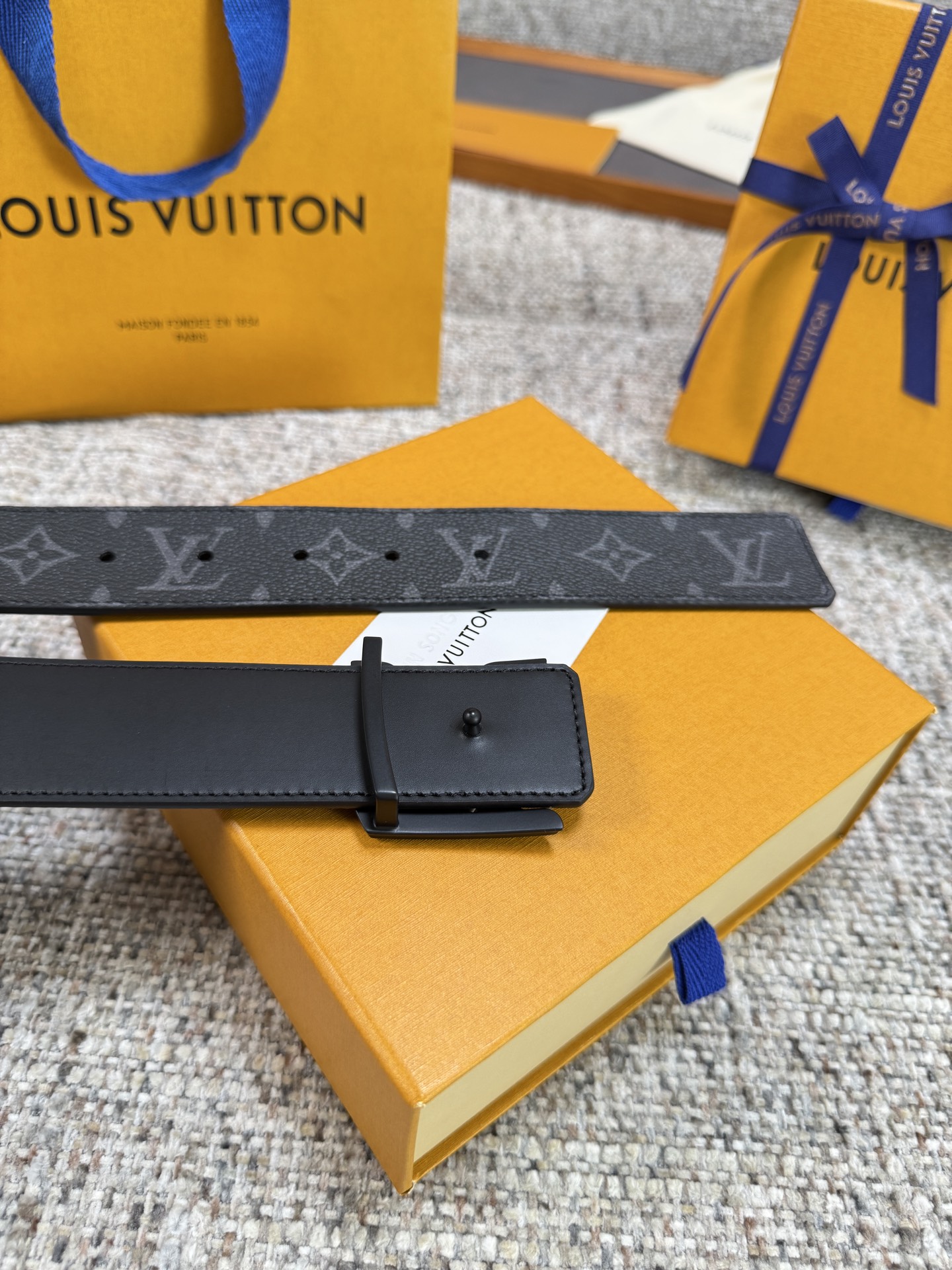 Louis Vuitton LV腰带 PVC皮底系列 原厂五金 精致手工绘边 柔软舒适 宽4.0
