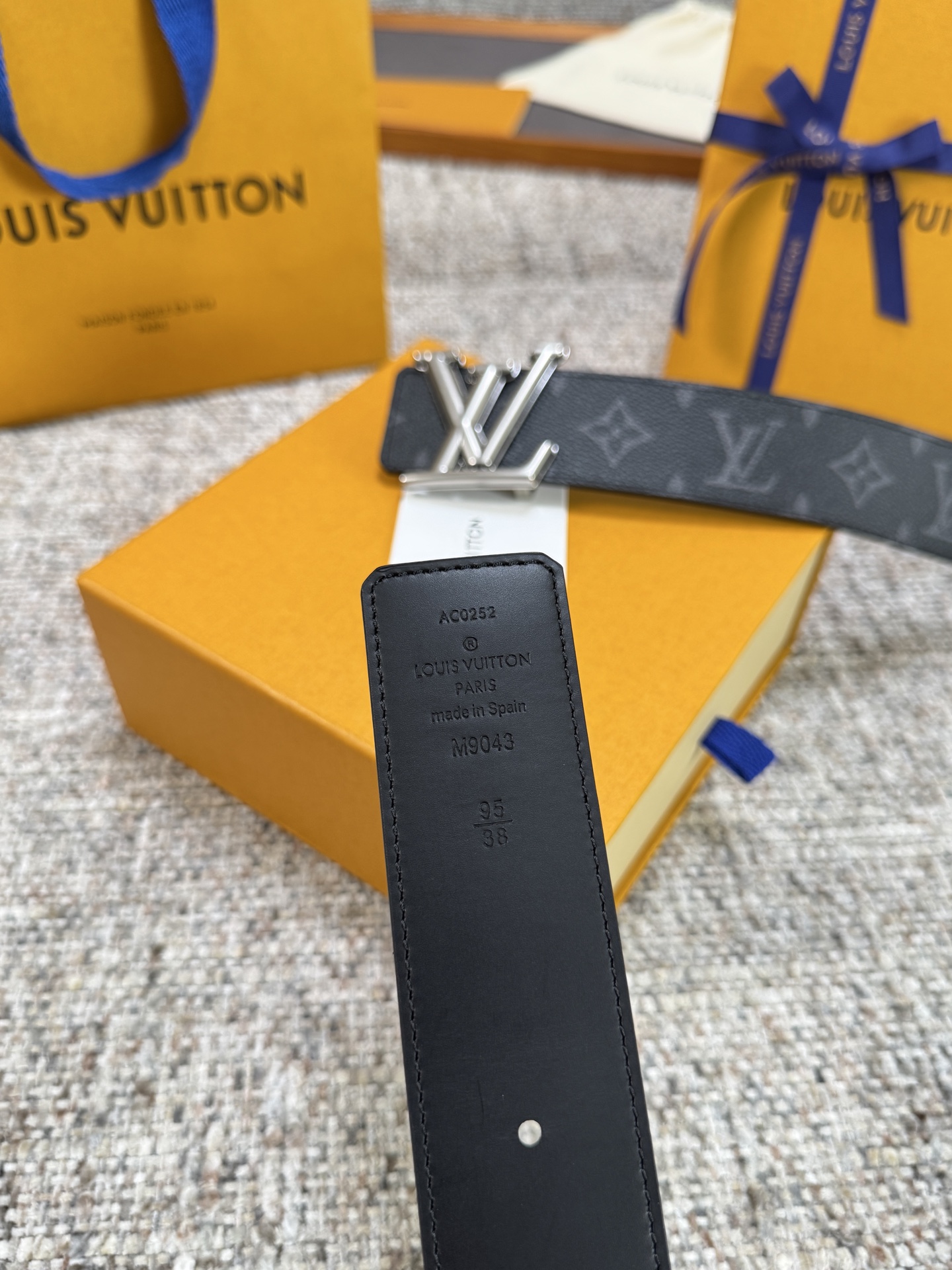 Louis Vuitton LV腰带 PVC皮底系列 原厂五金 精致手工绘边 柔软舒适 宽4.0