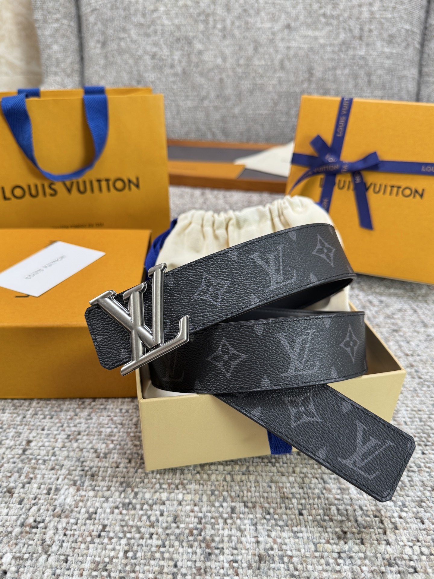 Louis Vuitton LV腰带 PVC皮底系列 原厂五金 精致手工绘边 柔软舒适 宽4.0
