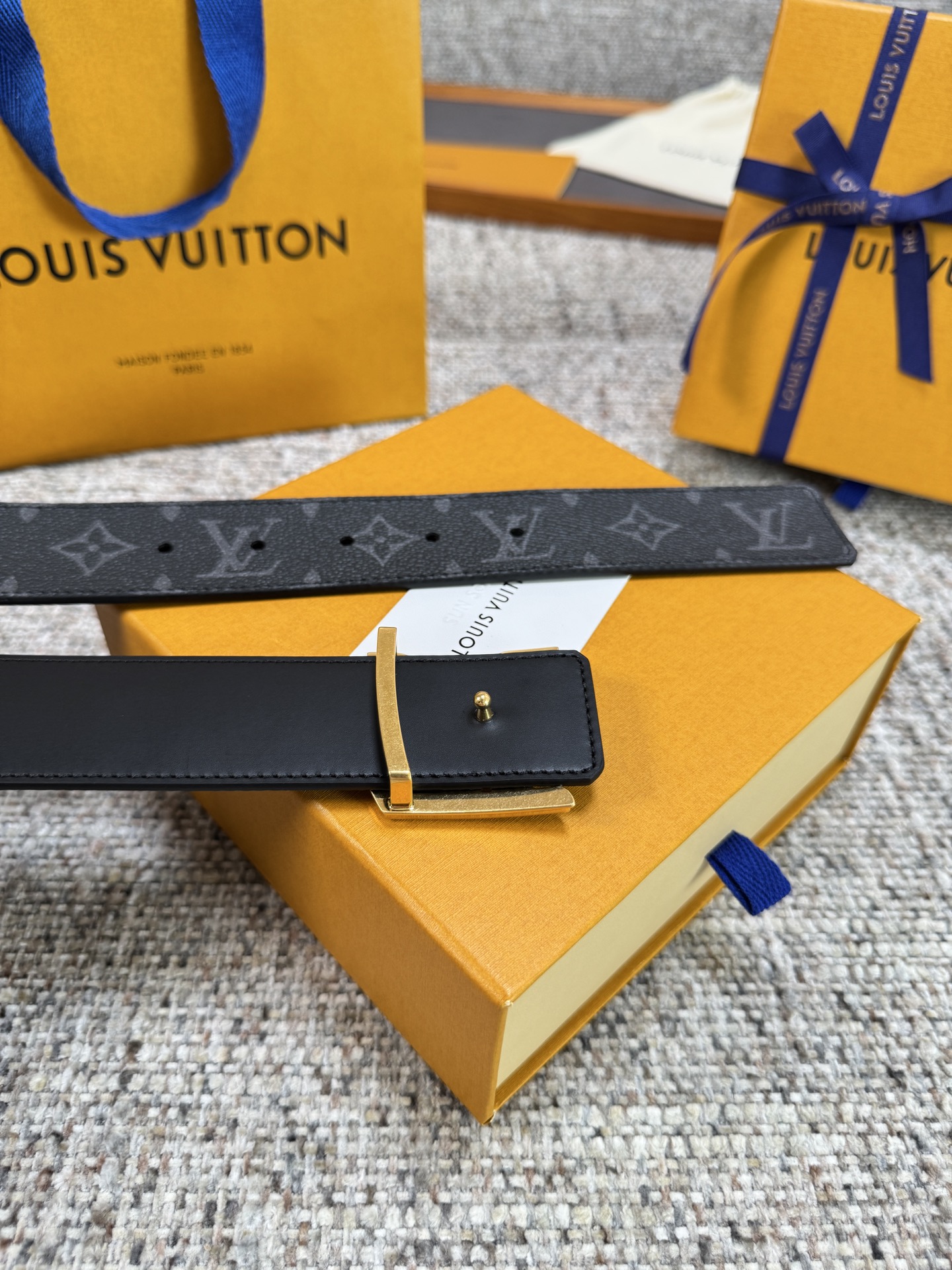 Louis Vuitton LV腰带 PVC皮底系列 原厂五金 精致手工绘边 柔软舒适 宽4.0