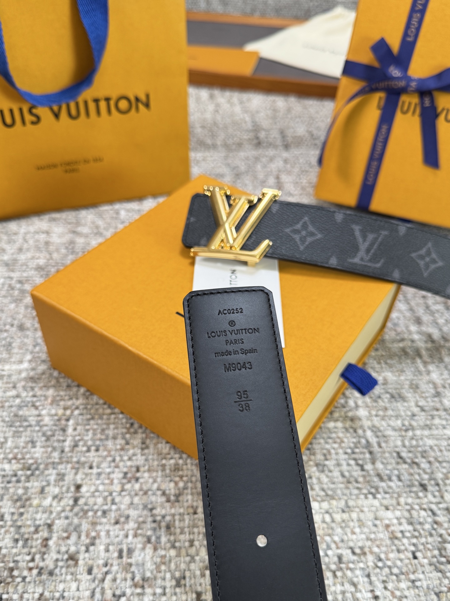 Louis Vuitton LV腰带 PVC皮底系列 原厂五金 精致手工绘边 柔软舒适 宽4.0