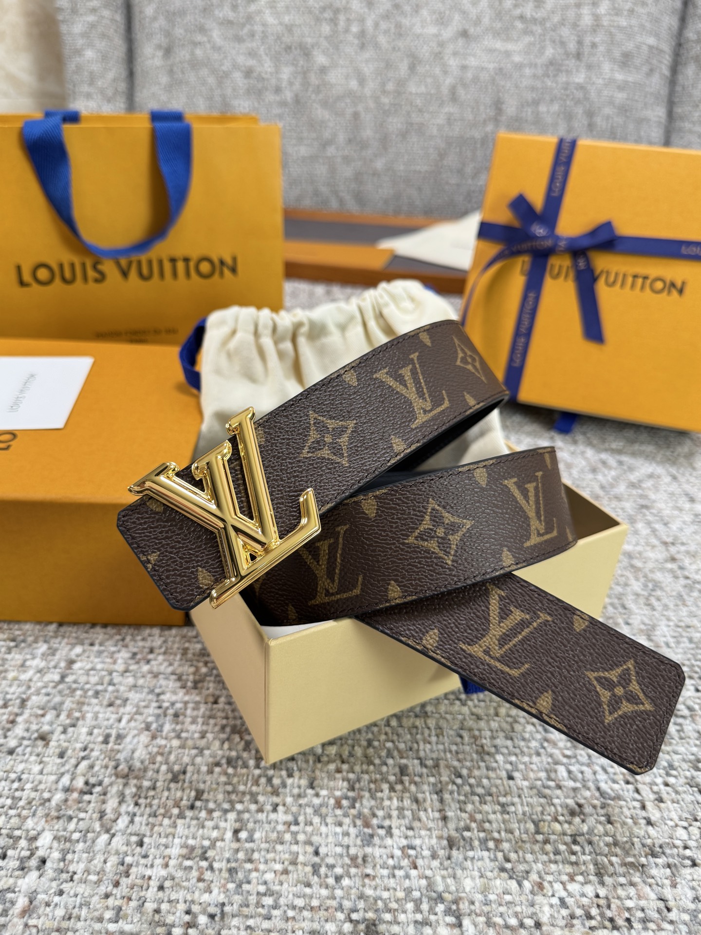 Louis Vuitton LV腰带 PVC皮底系列 原厂五金 精致手工绘边 柔软舒适 宽4.0