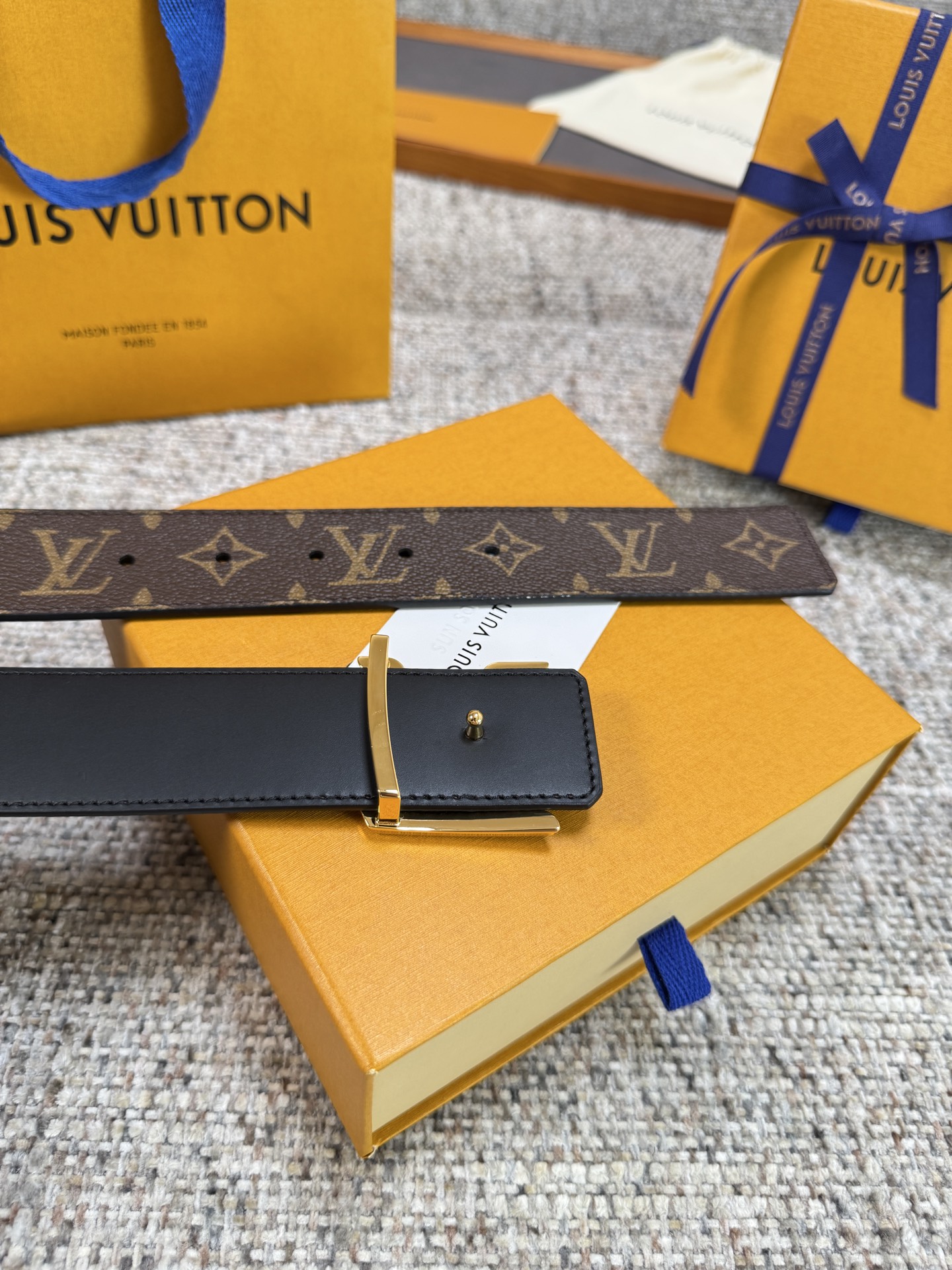 Louis Vuitton LV腰带 PVC皮底系列 原厂五金 精致手工绘边 柔软舒适 宽4.0