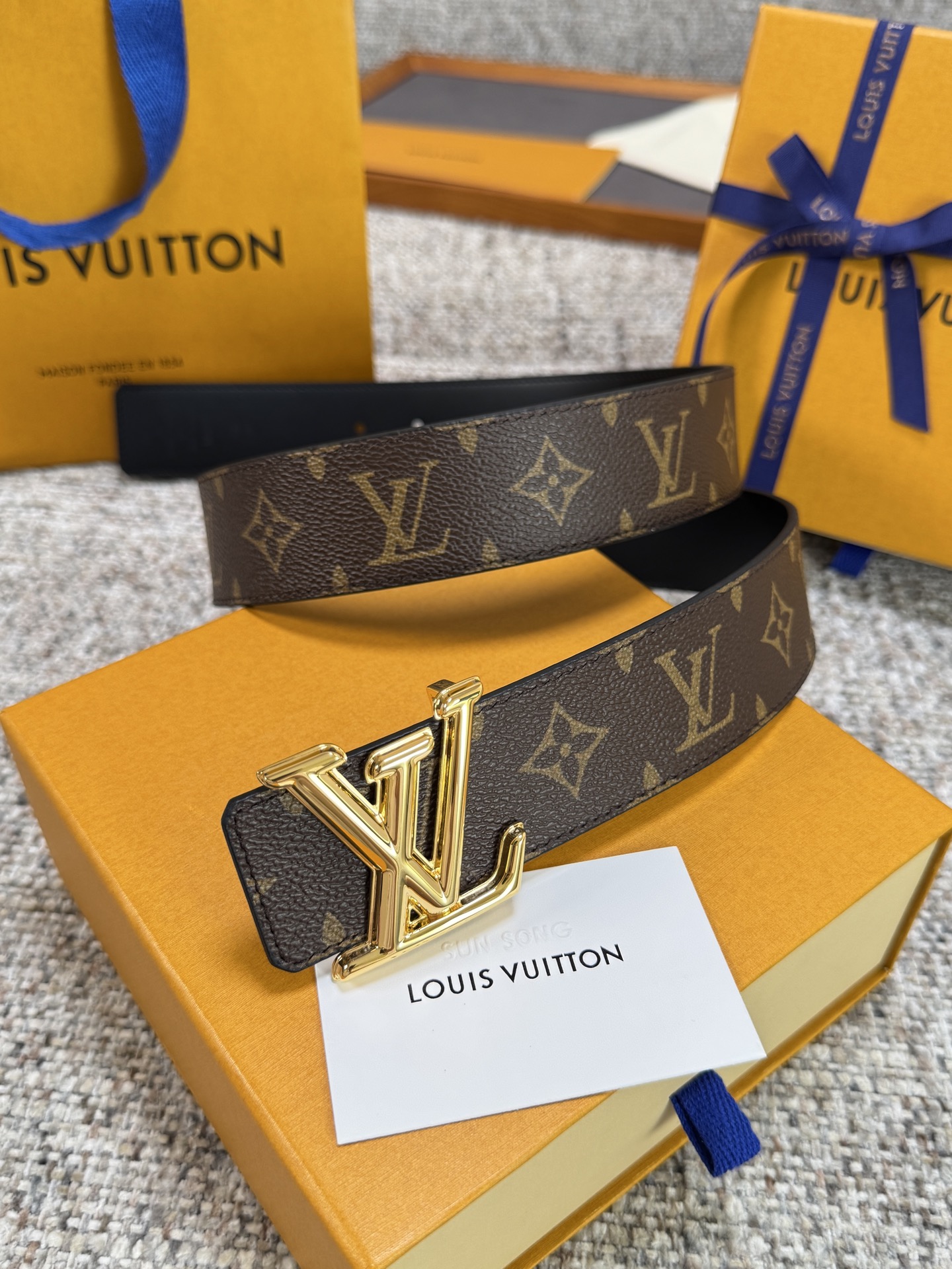 Louis Vuitton LV腰带 PVC皮底系列 原厂五金 精致手工绘边 柔软舒适 宽4.0