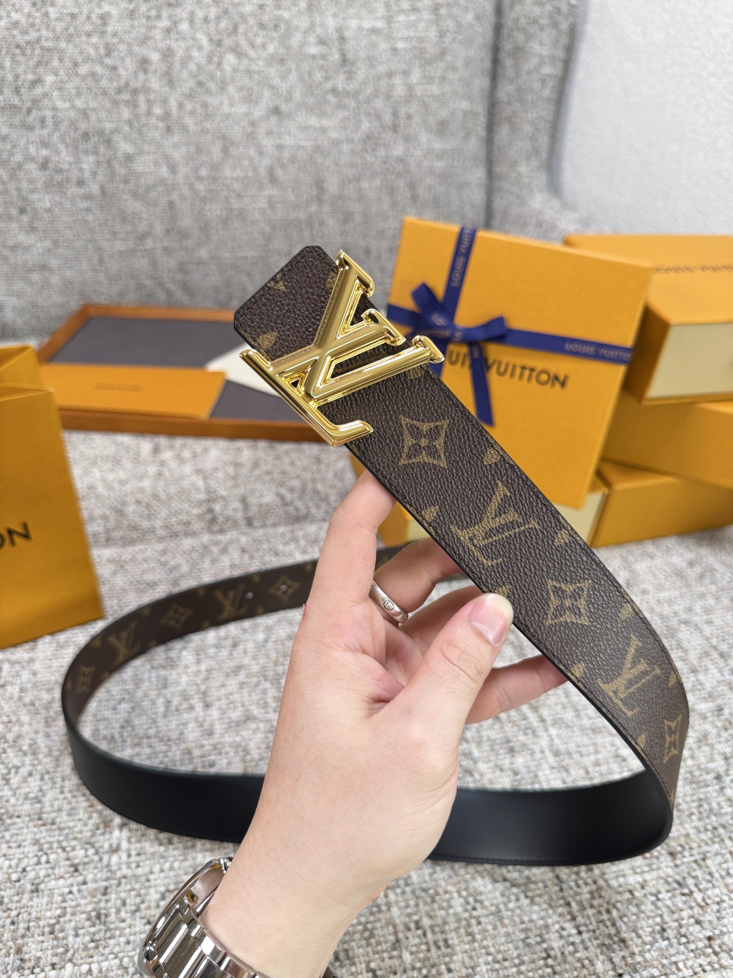 Louis Vuitton LV腰带 PVC皮底系列 原厂五金 精致手工绘边 柔软舒适 宽4.0