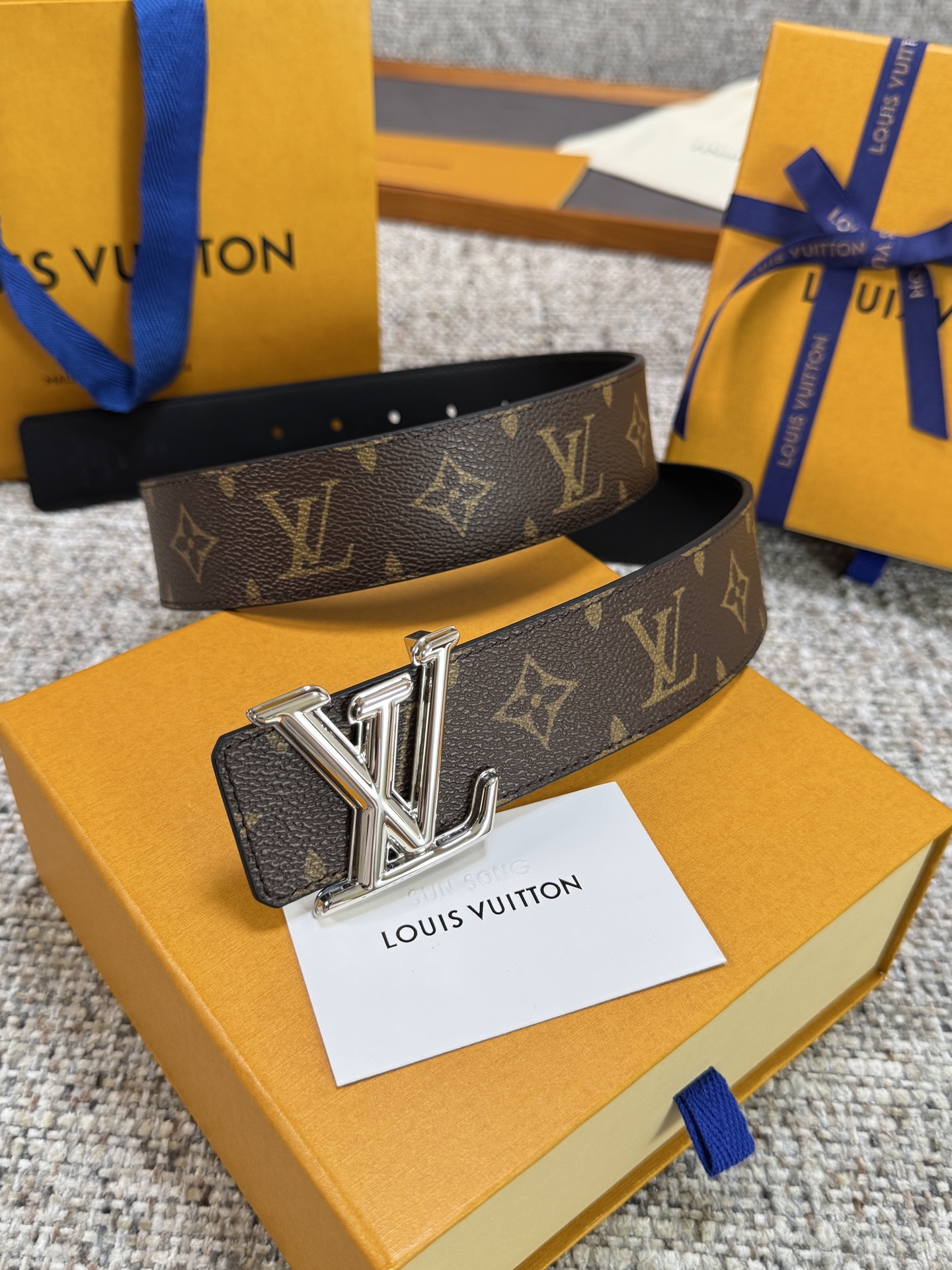 Louis Vuitton LV腰带 PVC皮底系列 原厂五金 精致手工绘边 柔软舒适 宽4.0