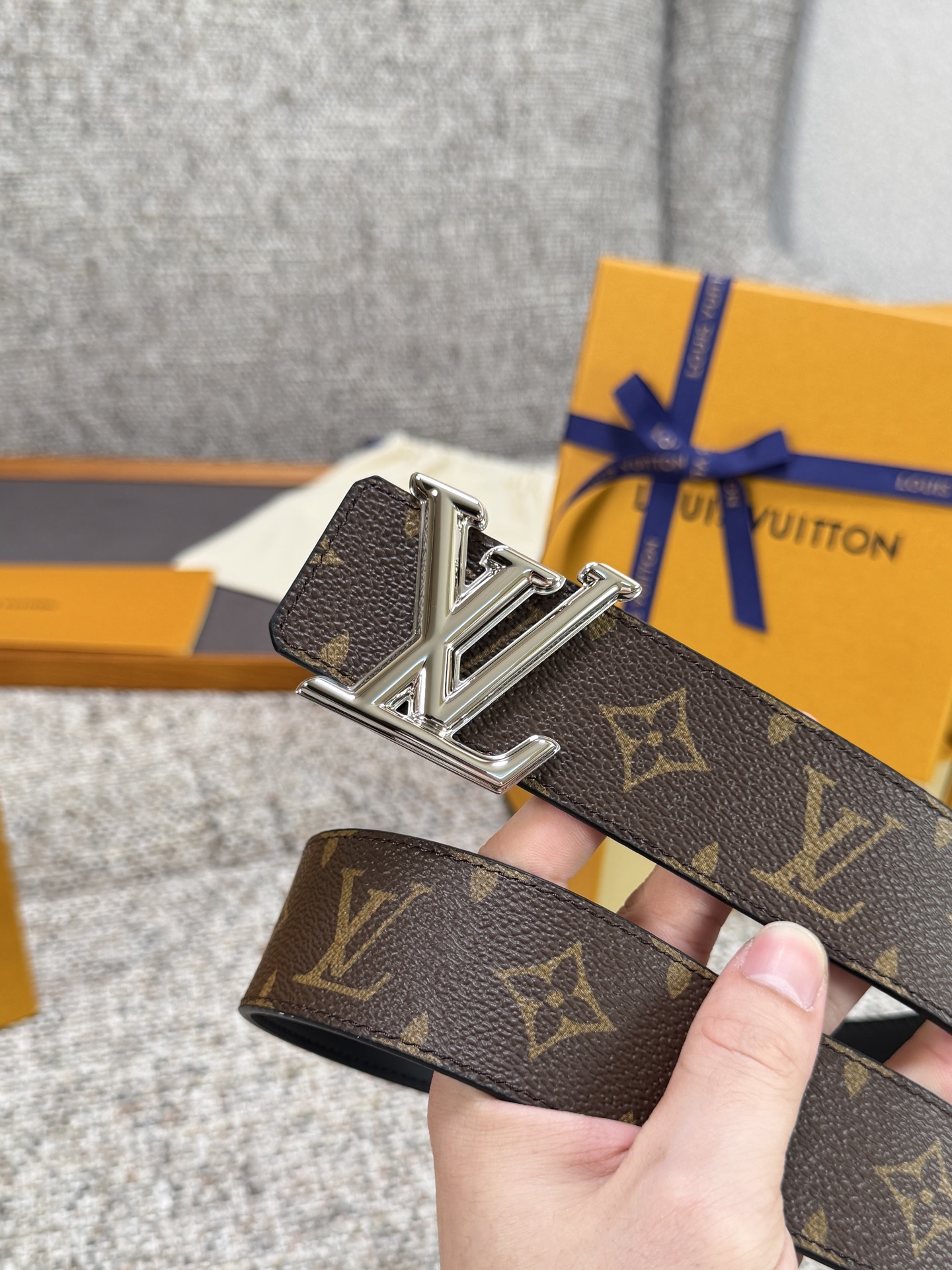 Louis Vuitton LV腰带 PVC皮底系列 原厂五金 精致手工绘边 柔软舒适 宽4.0