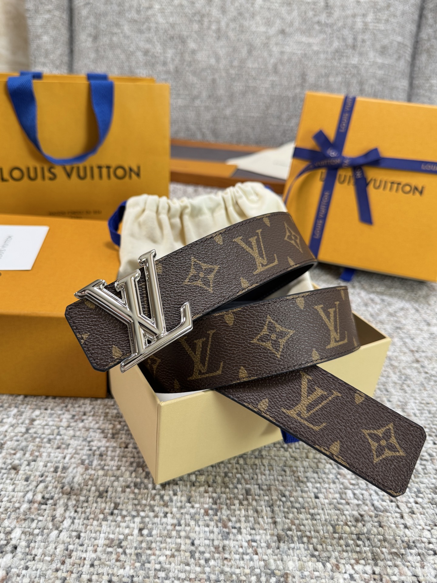 Louis Vuitton LV腰带 PVC皮底系列 原厂五金 精致手工绘边 柔软舒适 宽4.0