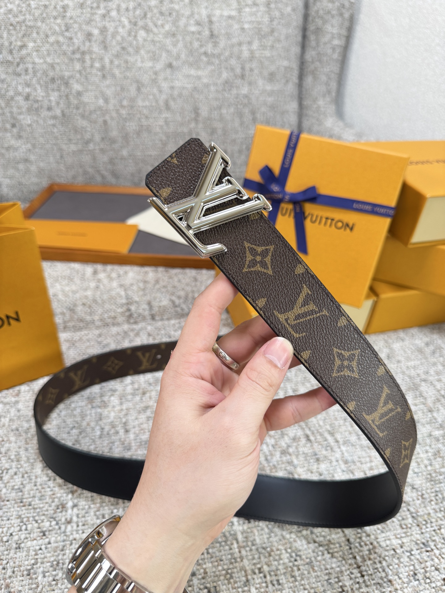 Louis Vuitton LV腰带 PVC皮底系列 原厂五金 精致手工绘边 柔软舒适 宽4.0