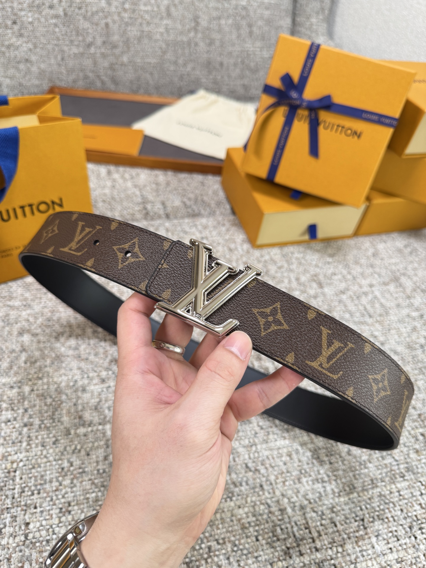 Louis Vuitton LV腰带 PVC皮底系列 原厂五金 精致手工绘边 柔软舒适 宽4.0