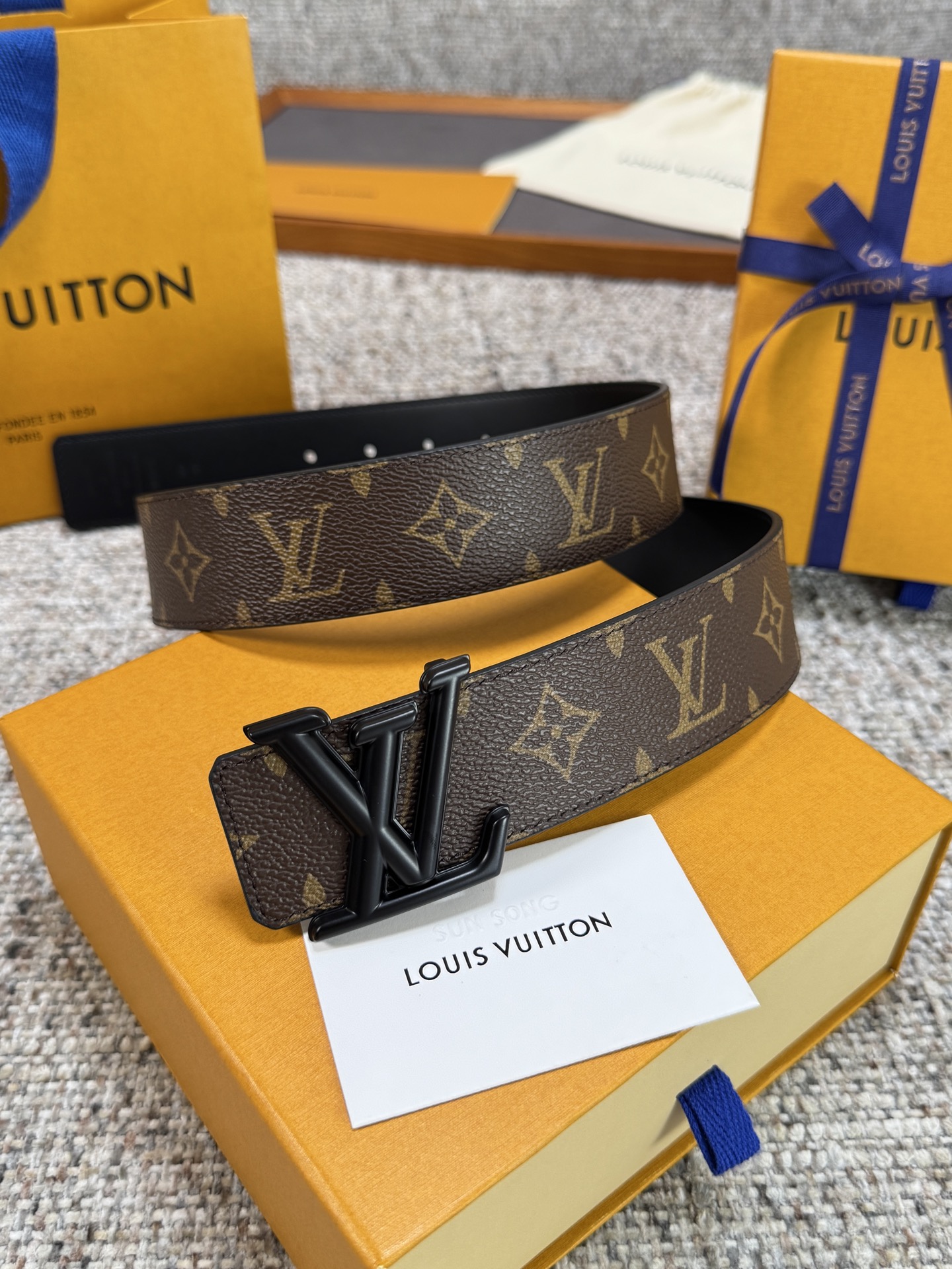 Louis Vuitton LV腰带 PVC皮底系列 原厂五金 精致手工绘边 柔软舒适 宽4.0
