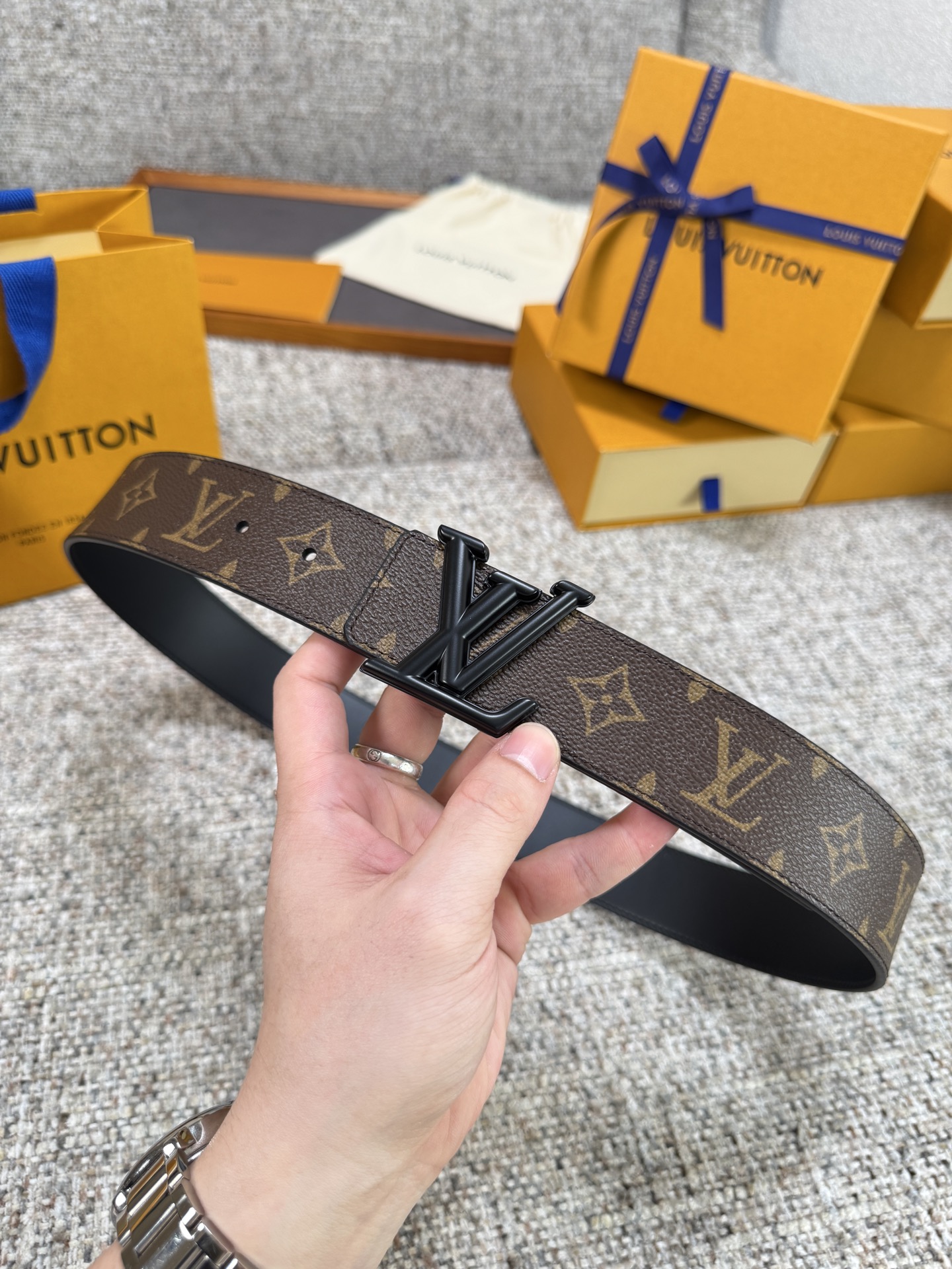 Louis Vuitton LV腰带 PVC皮底系列 原厂五金 精致手工绘边 柔软舒适 宽4.0