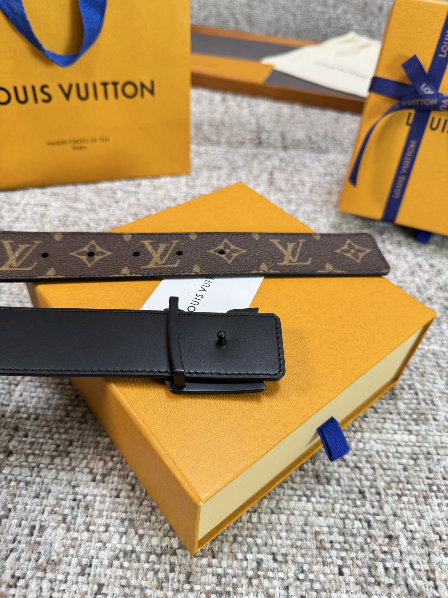 Louis Vuitton LV腰带 PVC皮底系列 原厂五金 精致手工绘边 柔软舒适 宽4.0