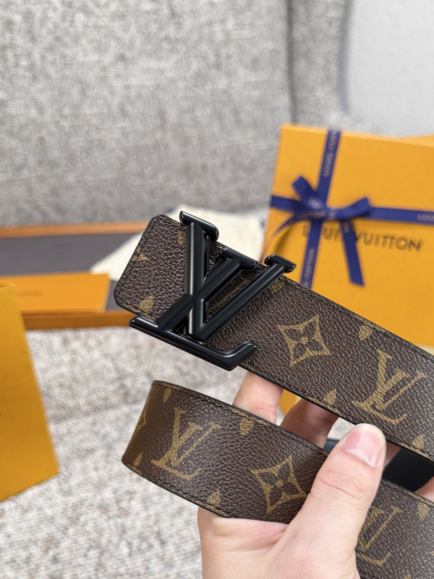 Louis Vuitton LV腰带 PVC皮底系列 原厂五金 精致手工绘边 柔软舒适 宽4.0