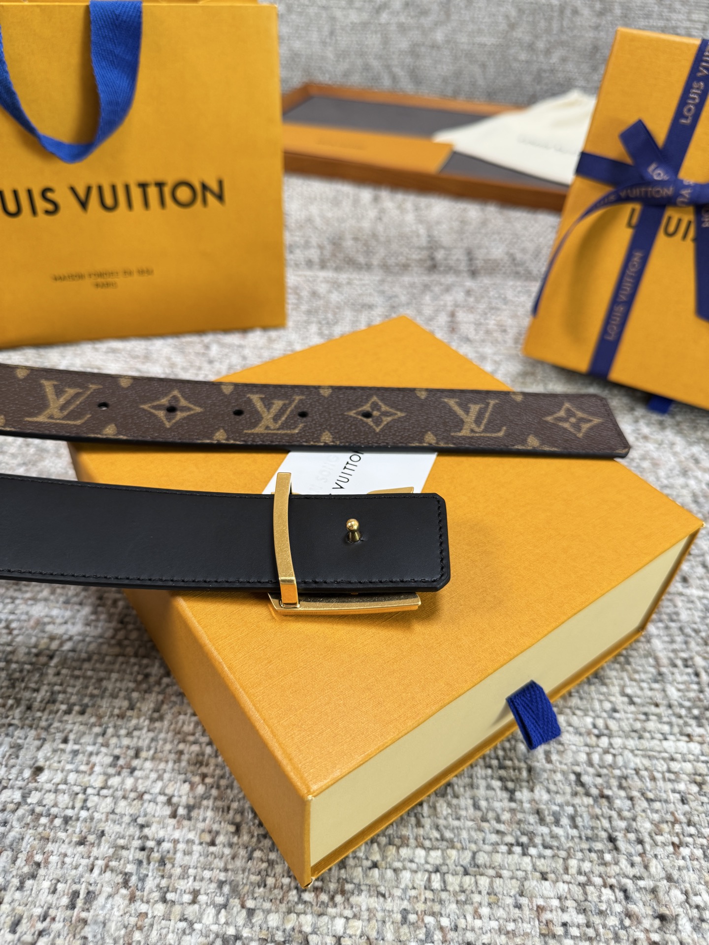 Louis Vuitton LV腰带 PVC皮底系列 原厂五金 精致手工绘边 柔软舒适 宽4.0