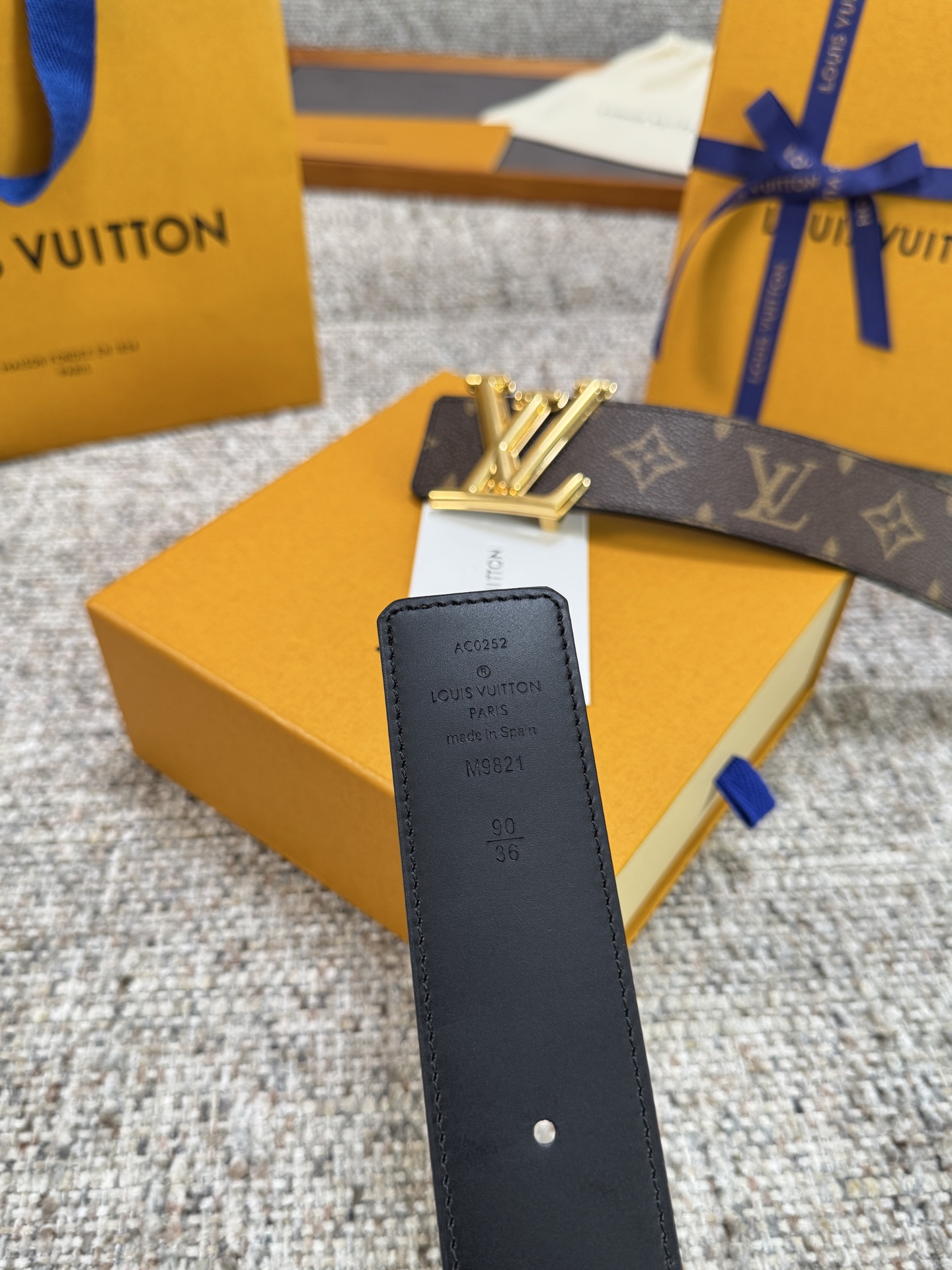 Louis Vuitton LV腰带 PVC皮底系列 原厂五金 精致手工绘边 柔软舒适 宽4.0