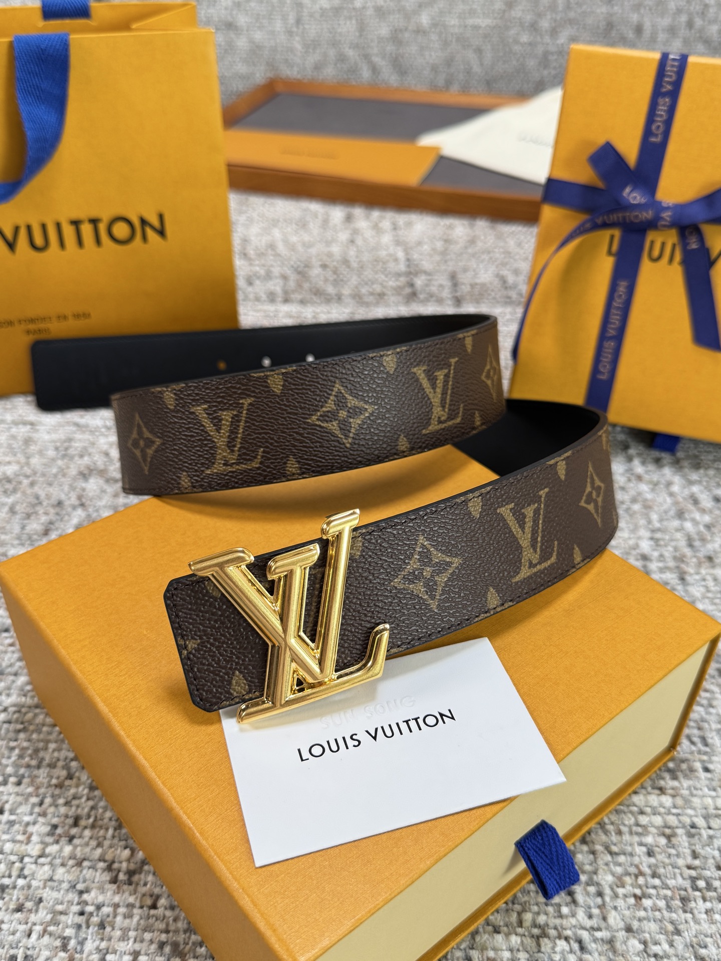 Louis Vuitton LV腰带 PVC皮底系列 原厂五金 精致手工绘边 柔软舒适 宽4.0