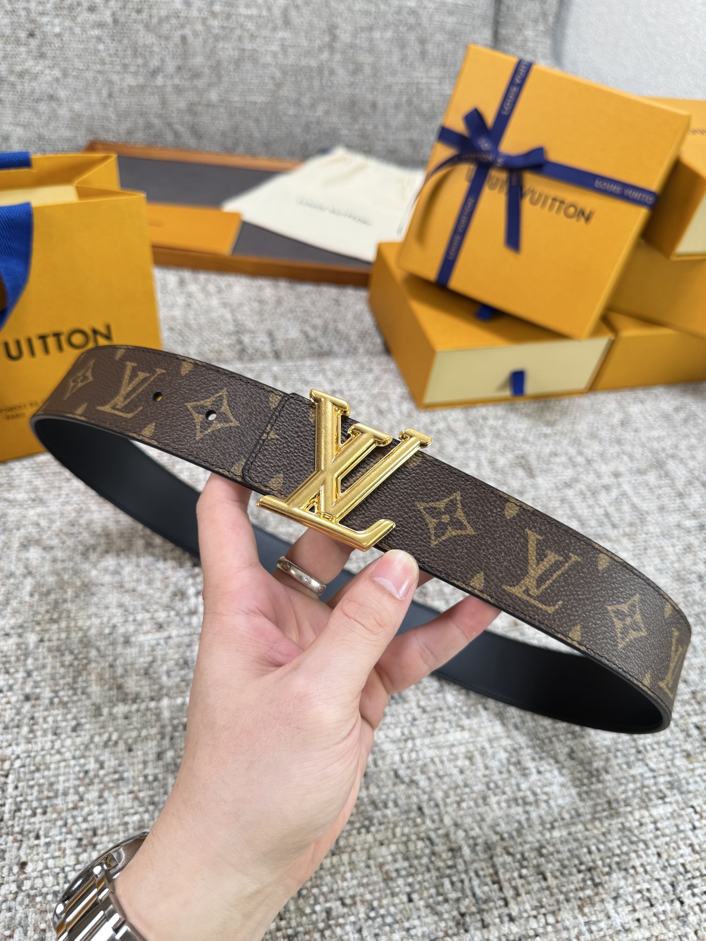 Louis Vuitton LV腰带 PVC皮底系列 原厂五金 精致手工绘边 柔软舒适 宽4.0